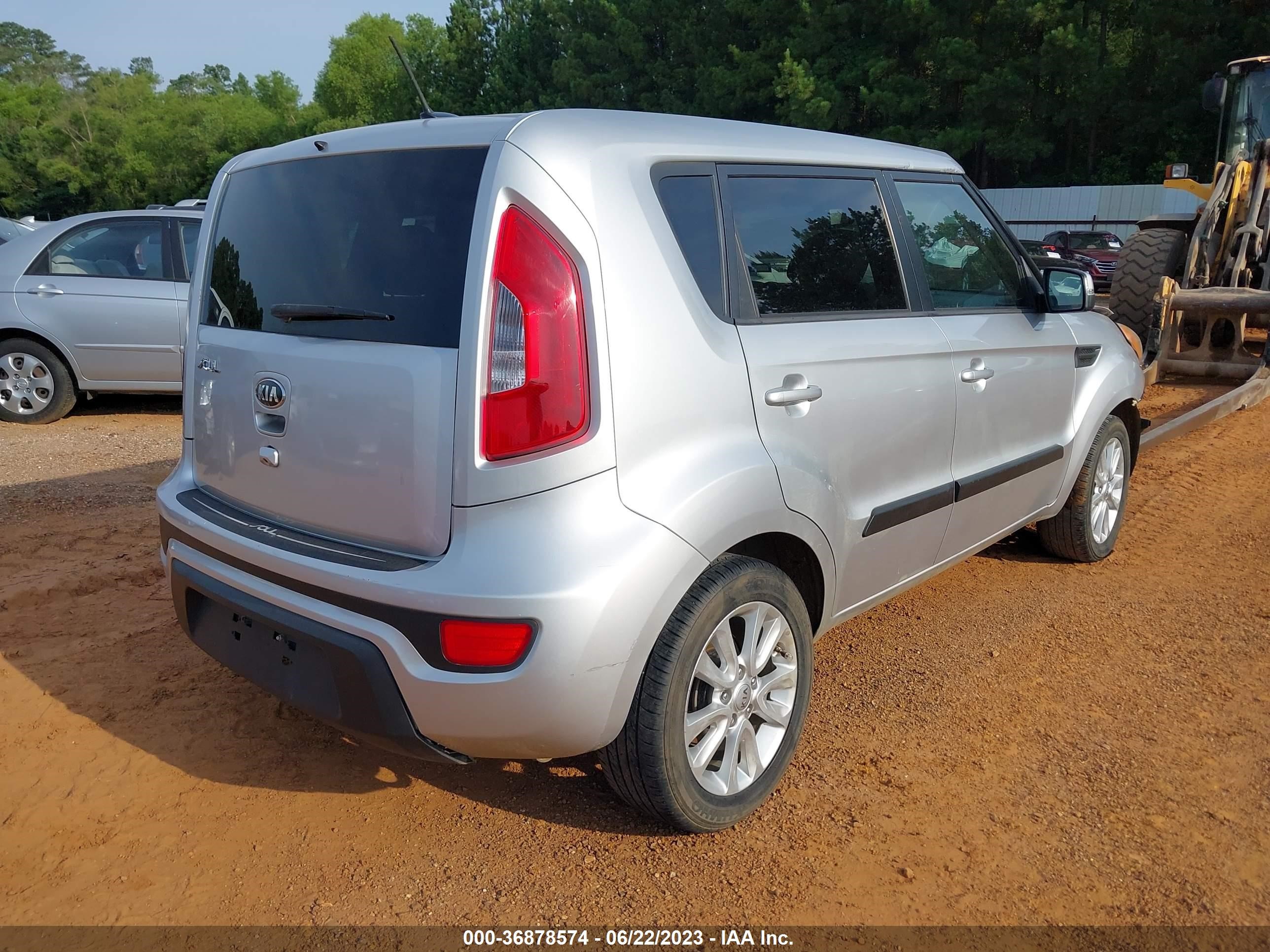 Photo 3 VIN: KNDJT2A68D7506537 - KIA SOUL 