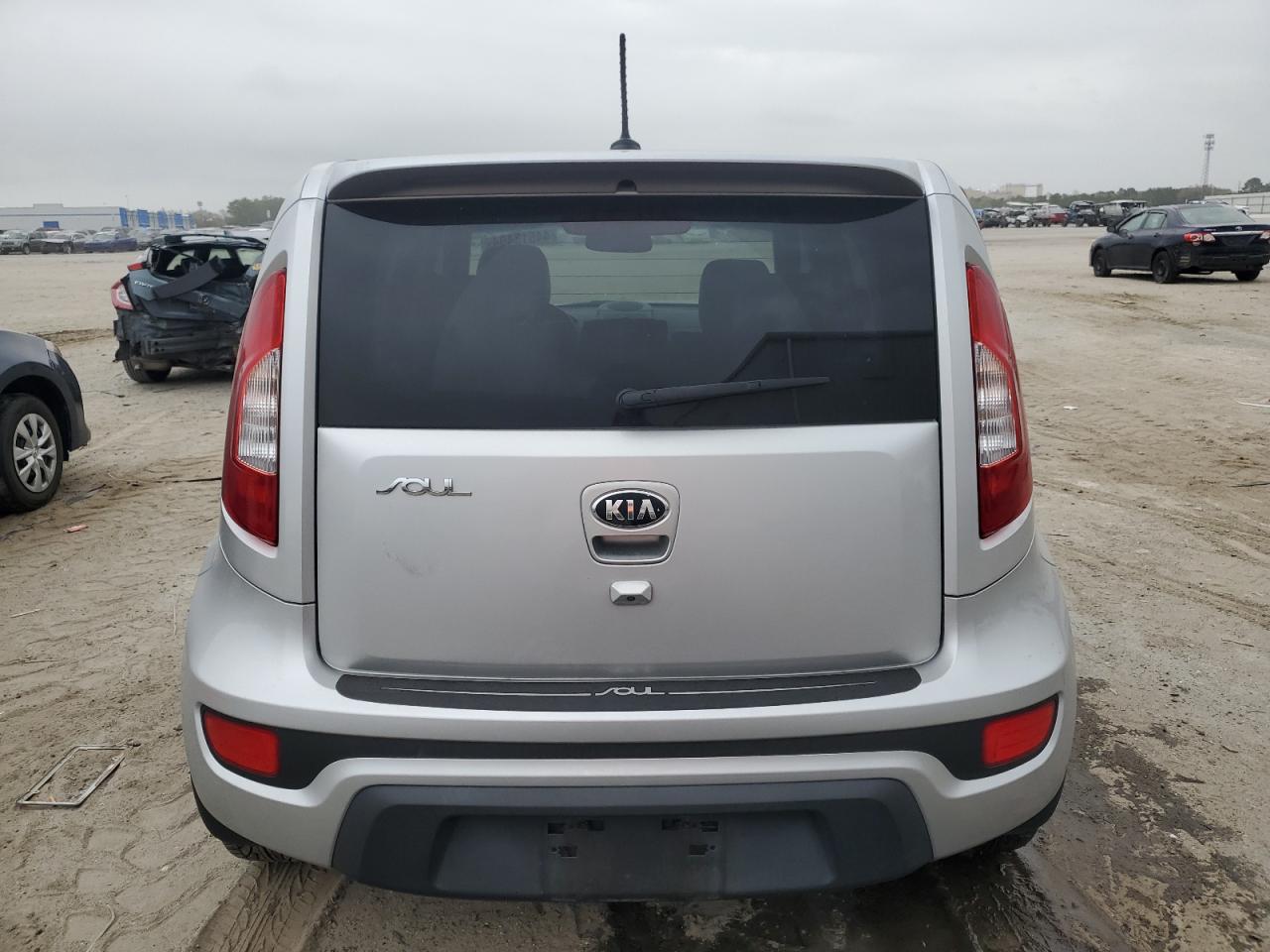 Photo 5 VIN: KNDJT2A68D7763441 - KIA SOUL 