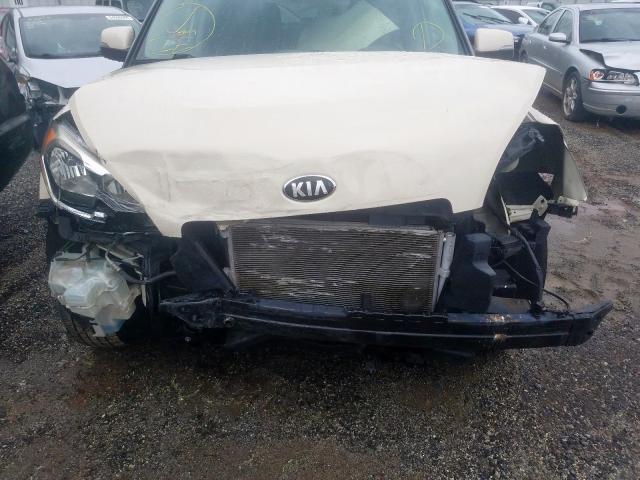 Photo 9 VIN: KNDJT2A69D7517322 - KIA SOUL + 