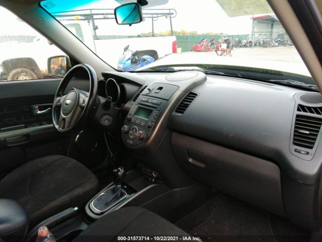 Photo 4 VIN: KNDJT2A69D7568111 - KIA SOUL 