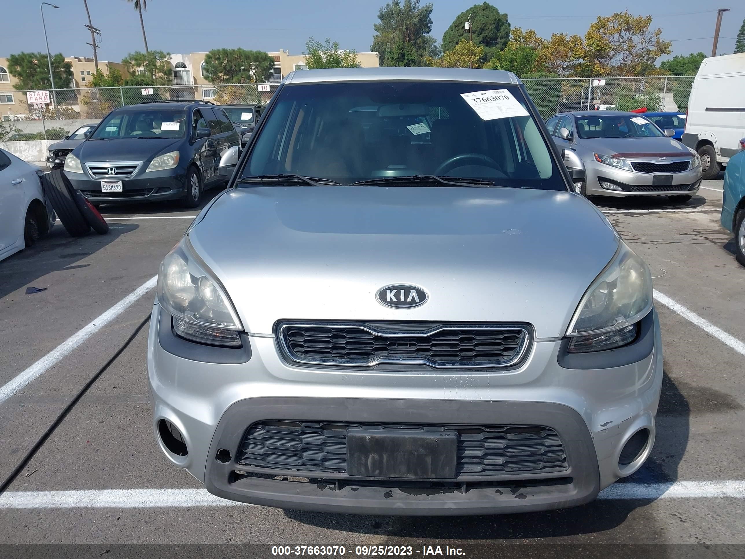 Photo 11 VIN: KNDJT2A6XC7414053 - KIA SOUL 