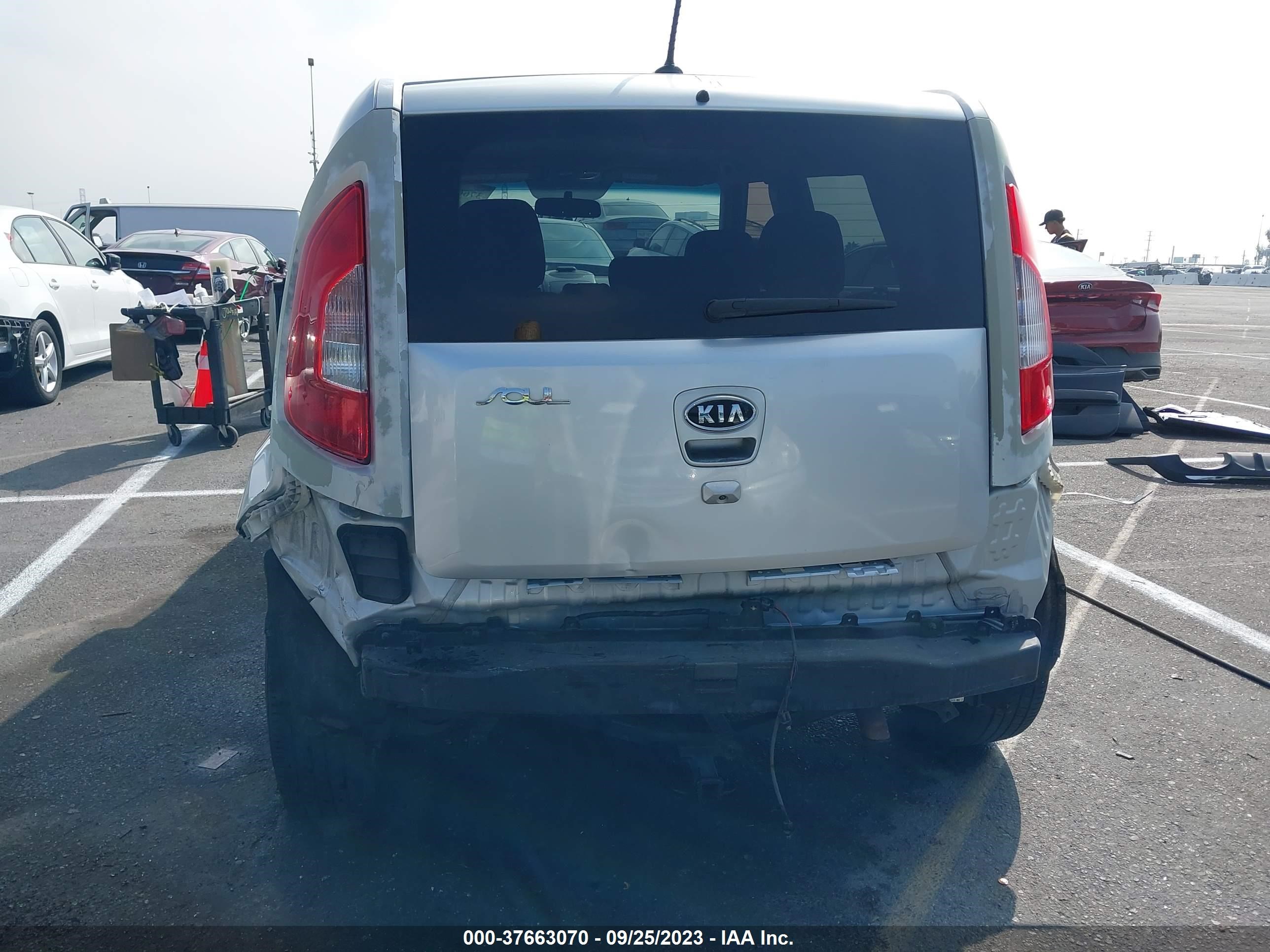 Photo 15 VIN: KNDJT2A6XC7414053 - KIA SOUL 