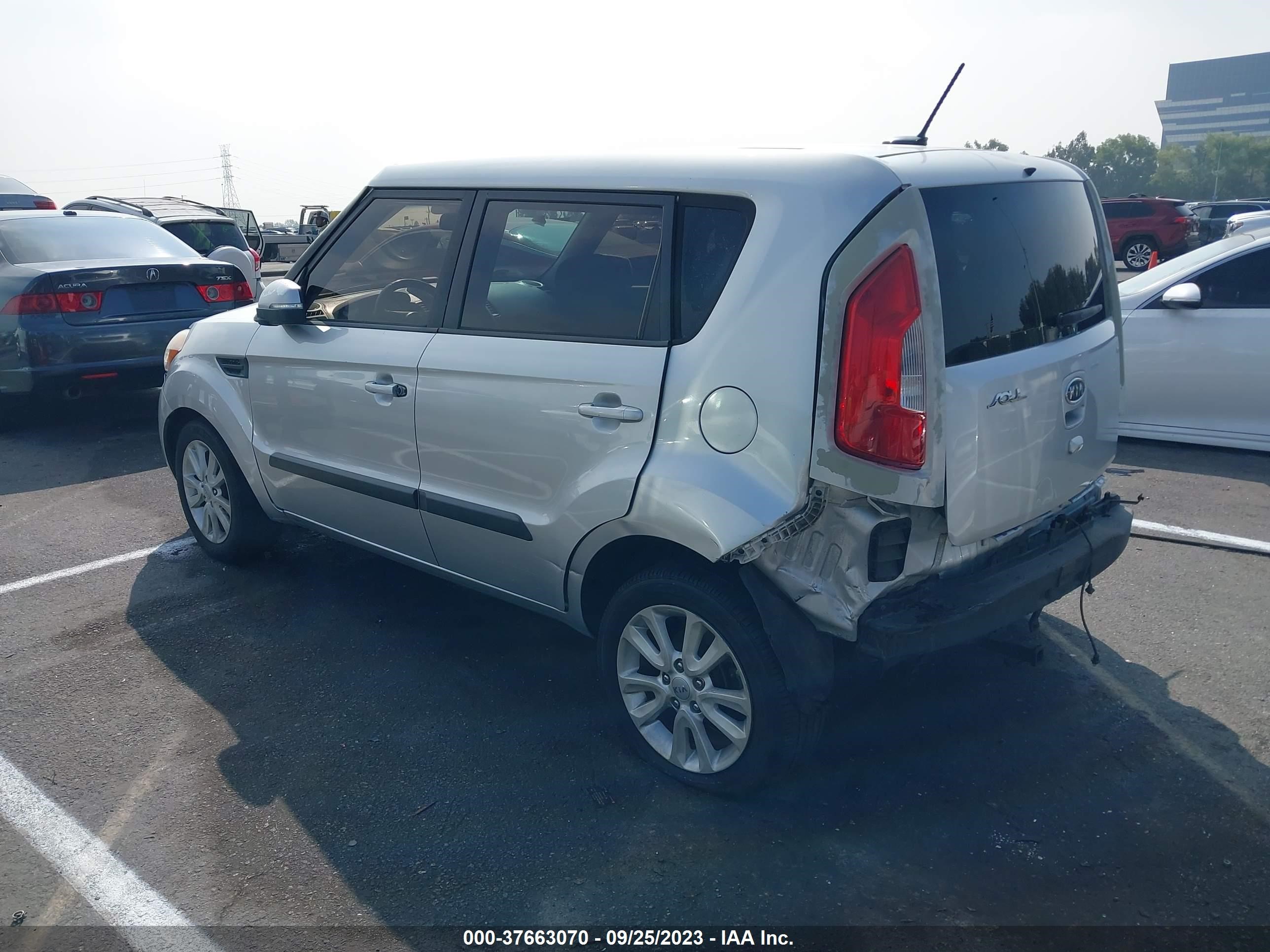 Photo 2 VIN: KNDJT2A6XC7414053 - KIA SOUL 