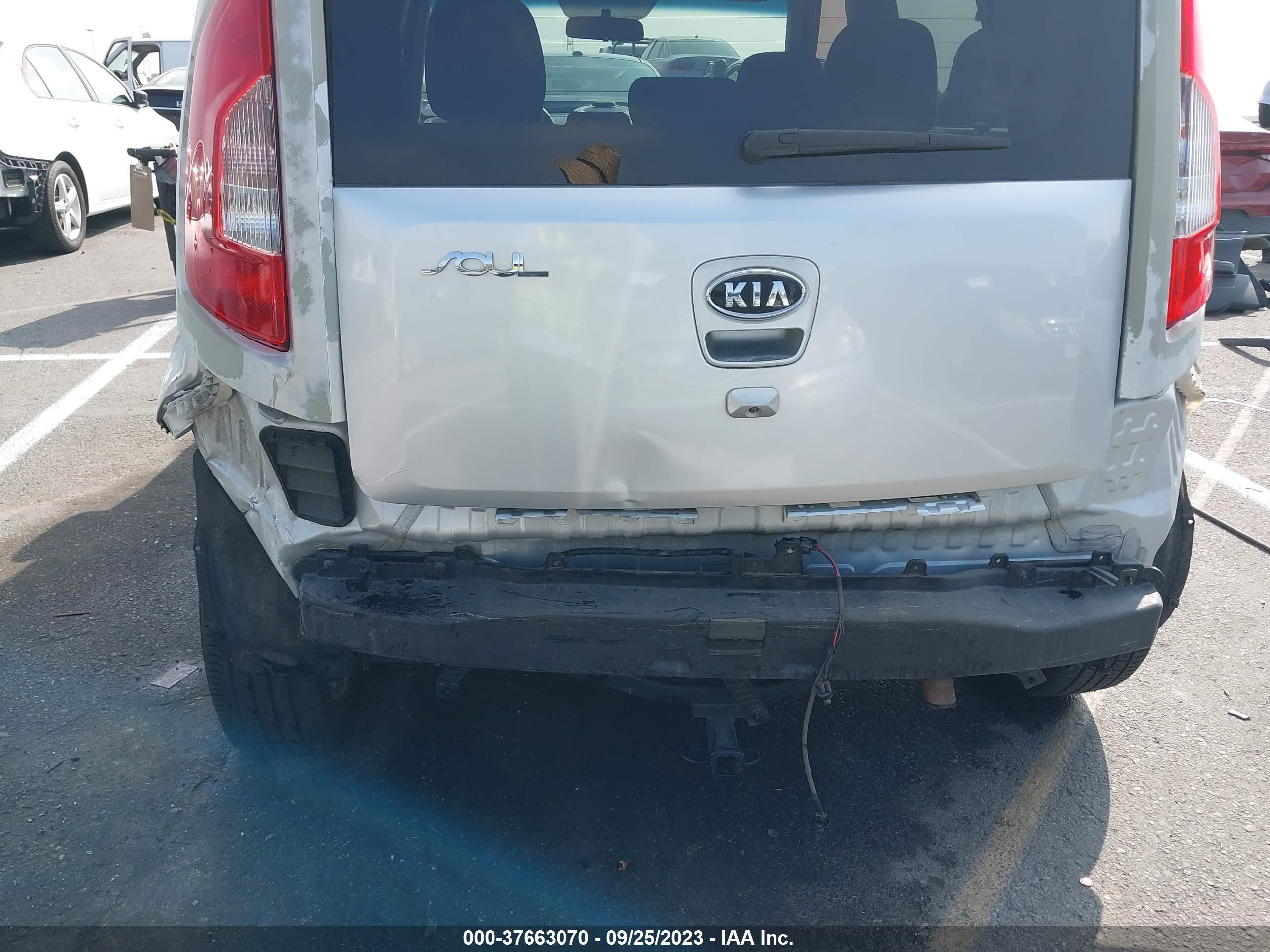 Photo 5 VIN: KNDJT2A6XC7414053 - KIA SOUL 