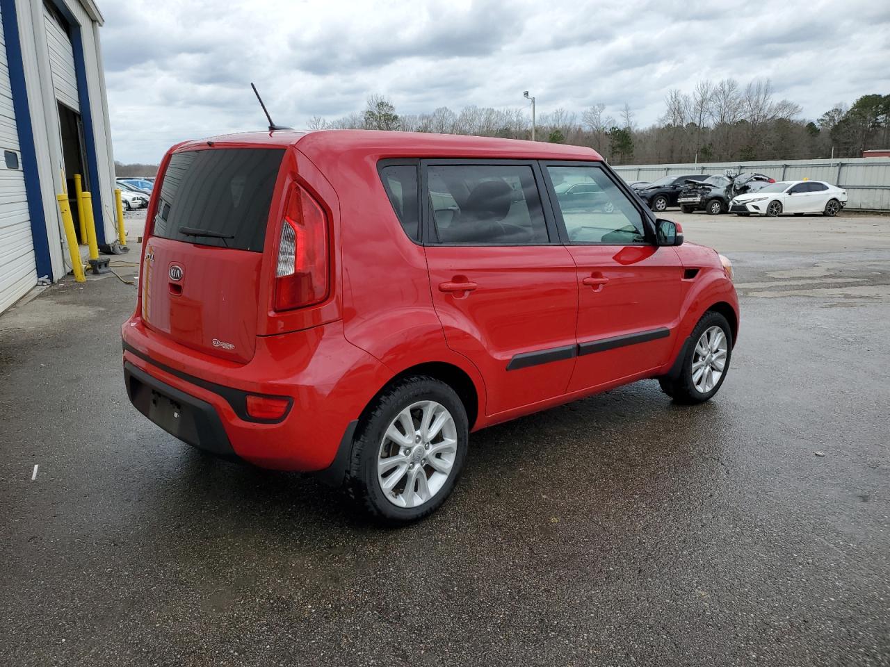 Photo 2 VIN: KNDJT2A6XC7460630 - KIA SOUL 