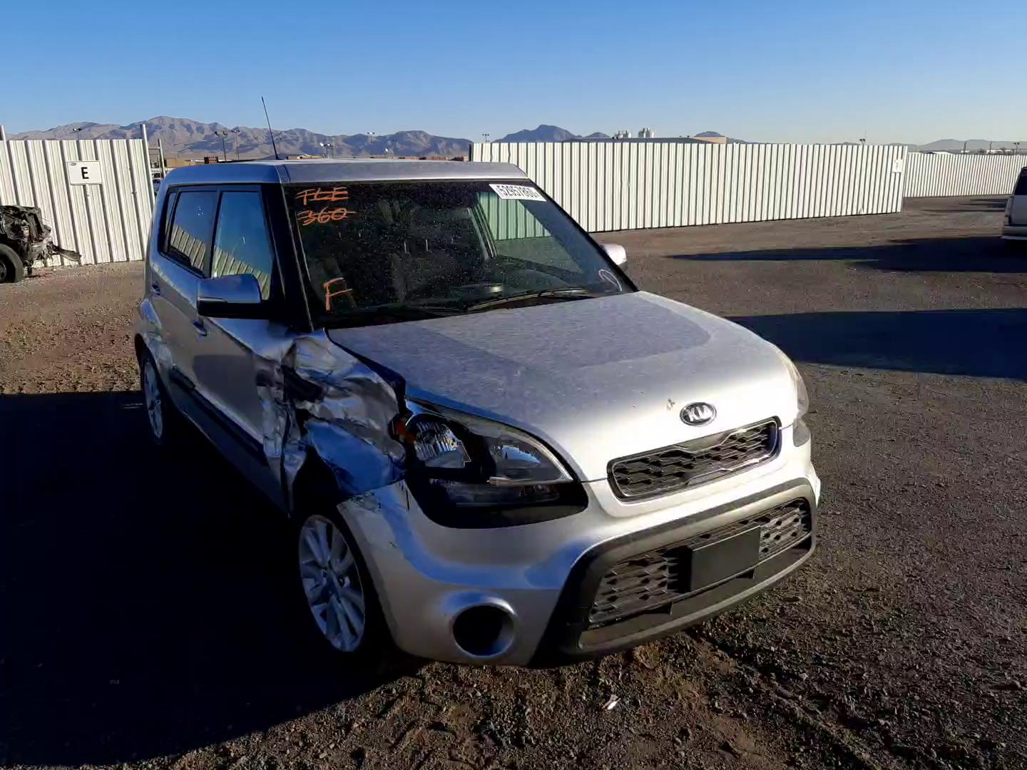 Photo 10 VIN: KNDJT2A6XD7552600 - KIA SOUL + 