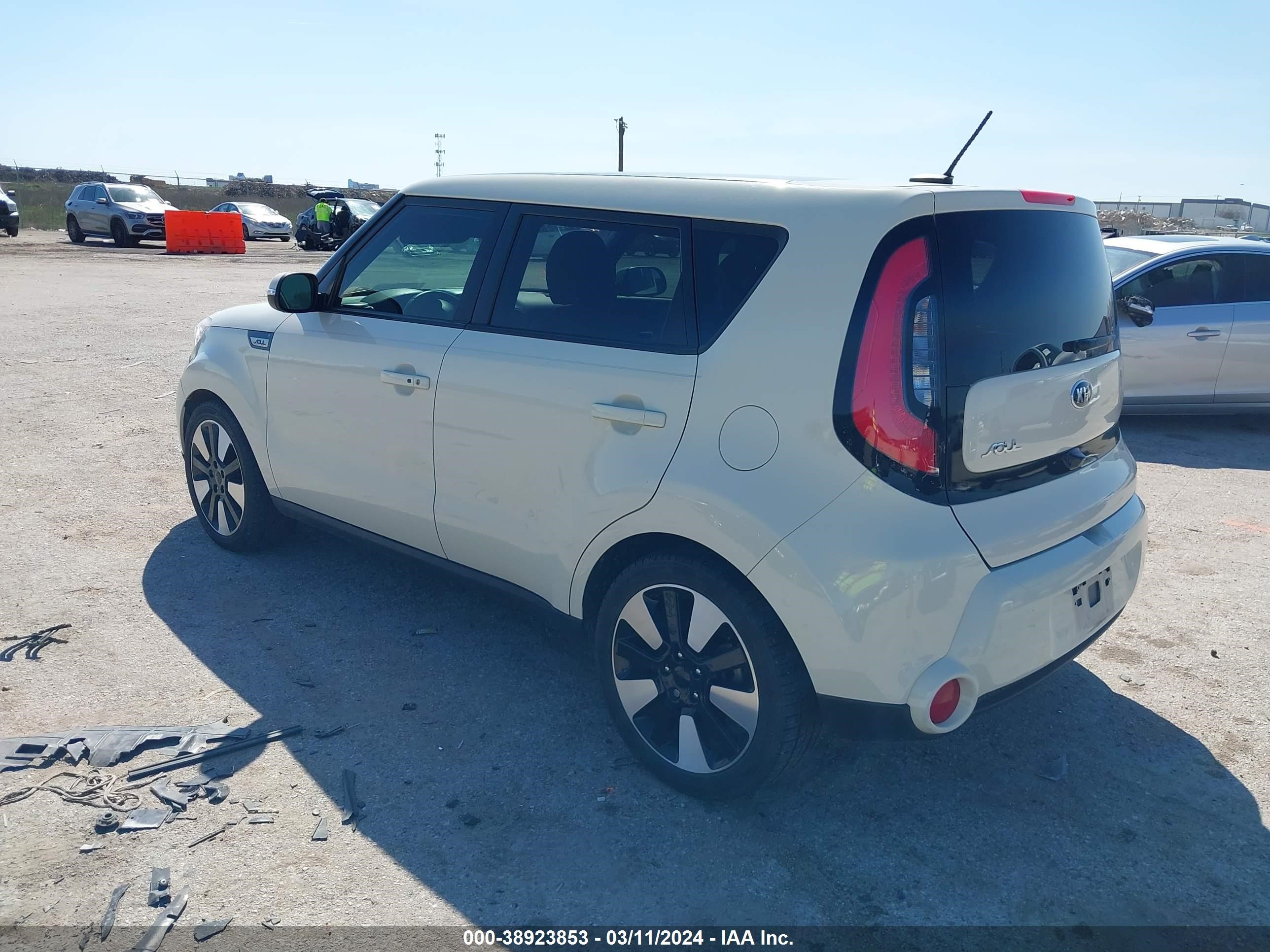 Photo 2 VIN: KNDJX3A55F7224277 - KIA SOUL 