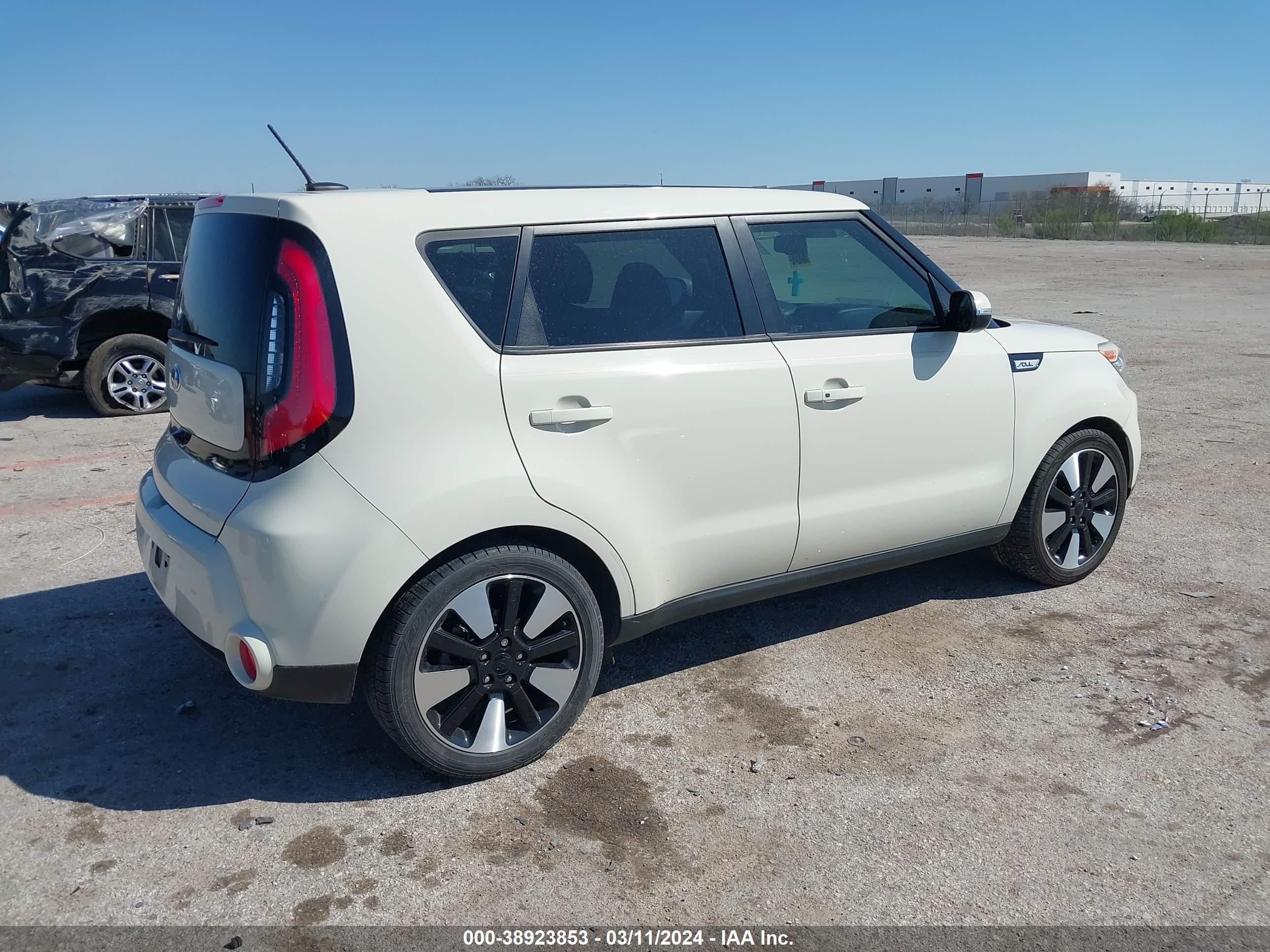 Photo 3 VIN: KNDJX3A55F7224277 - KIA SOUL 