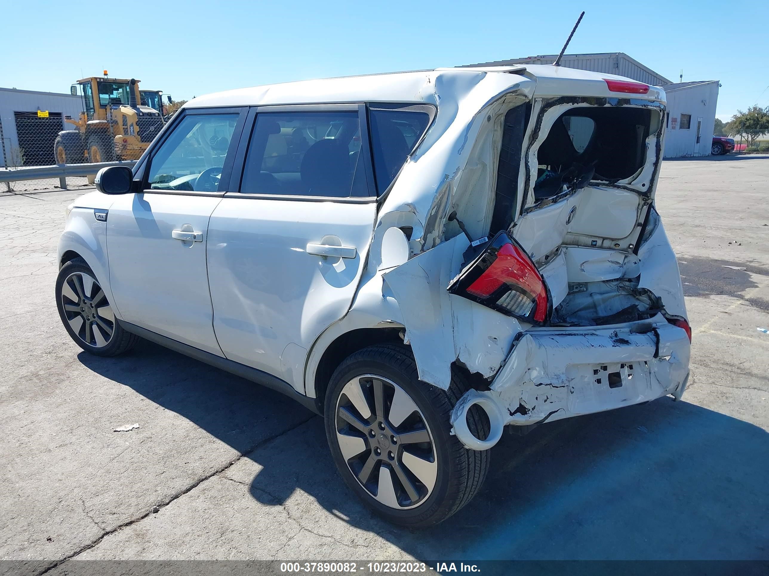 Photo 2 VIN: KNDJX3A56F7192424 - KIA SOUL 