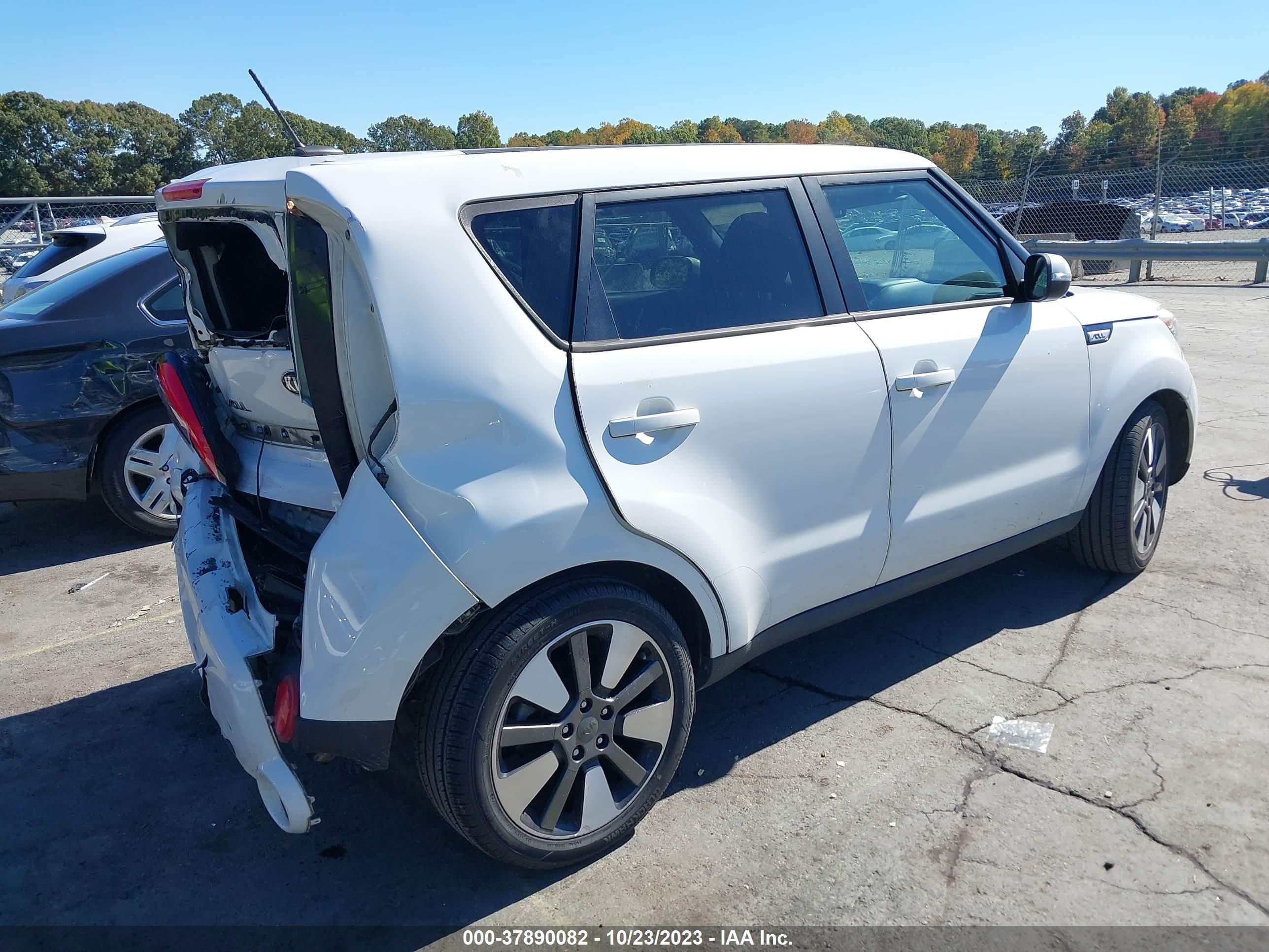 Photo 3 VIN: KNDJX3A56F7192424 - KIA SOUL 