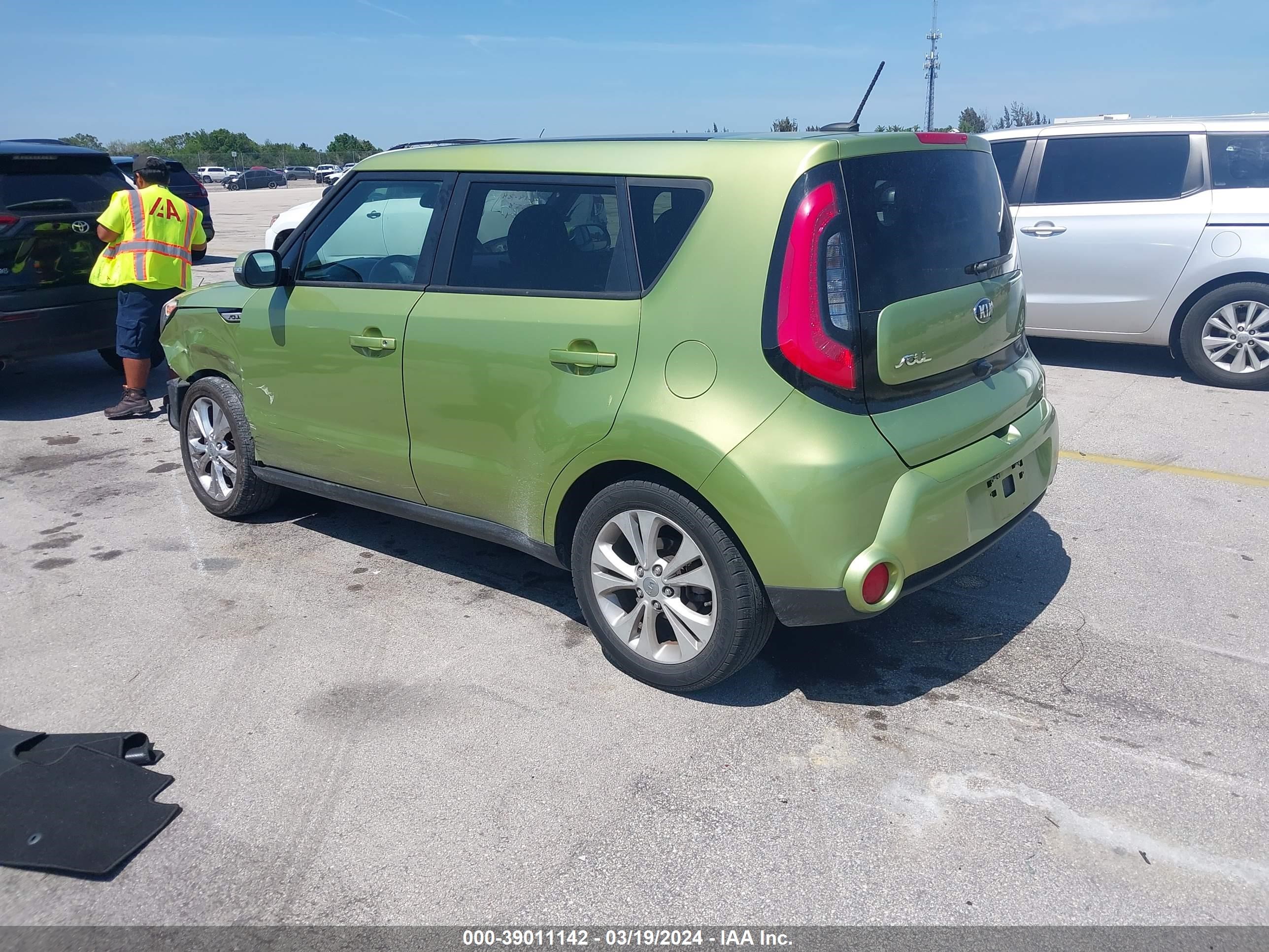 Photo 2 VIN: KNDJX3A56F7761658 - KIA SOUL 