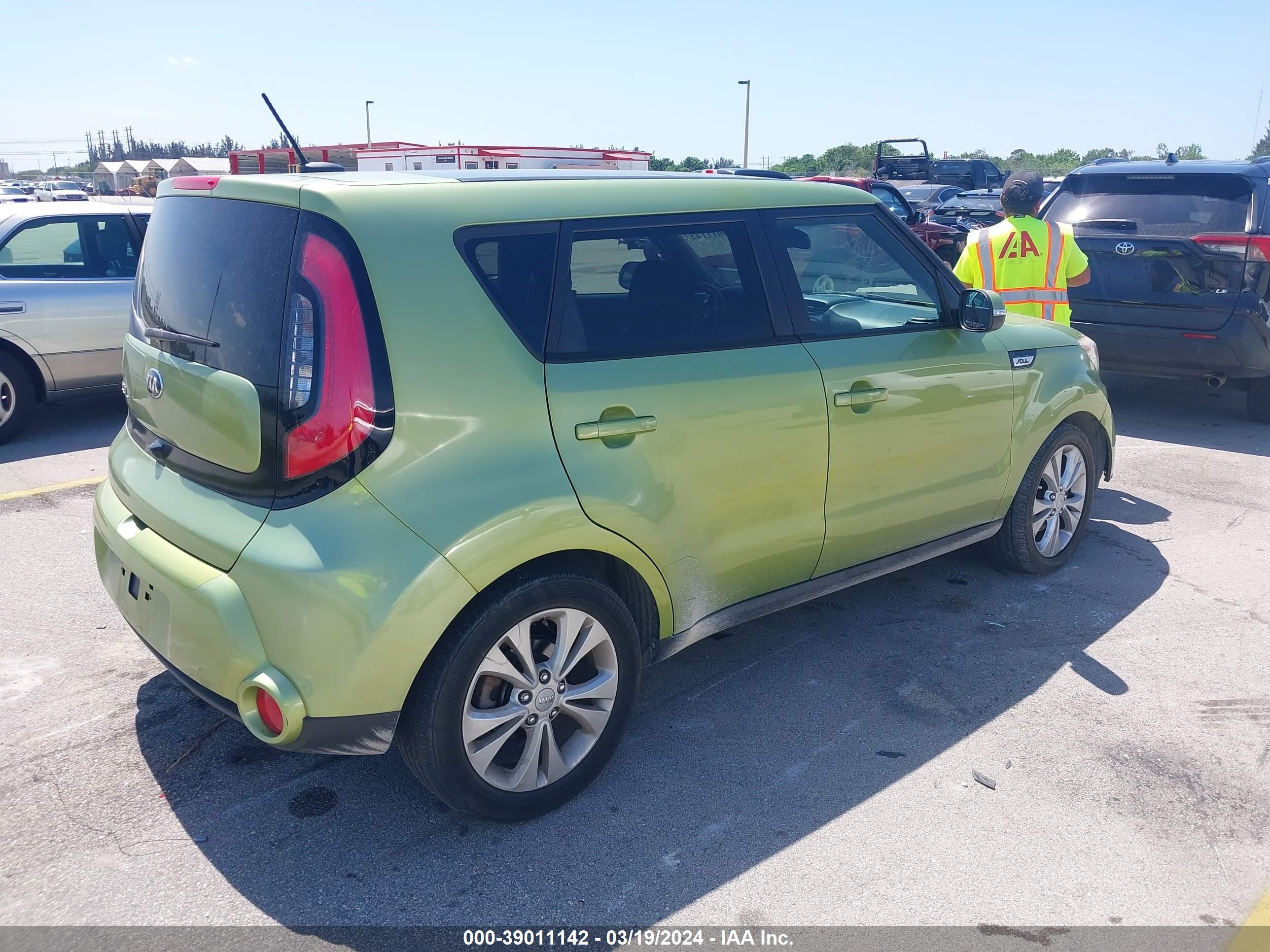 Photo 3 VIN: KNDJX3A56F7761658 - KIA SOUL 