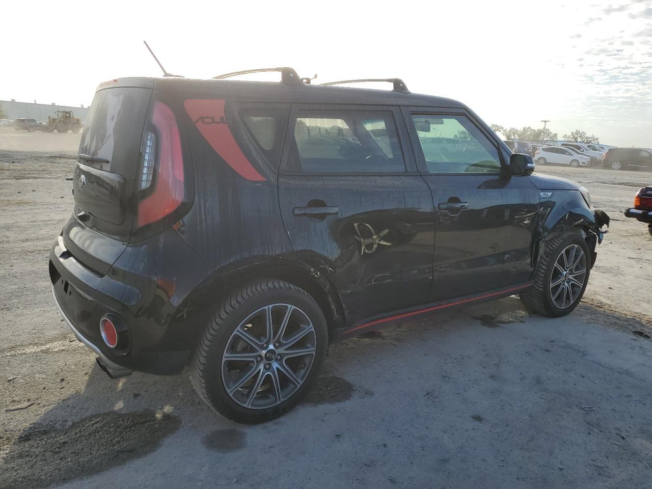 Photo 2 VIN: KNDJX3AA2H7441673 - KIA SOUL 