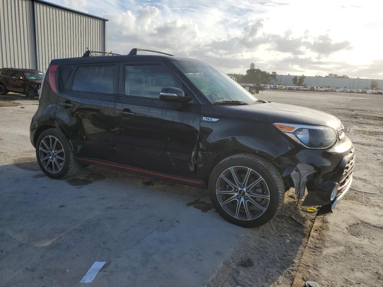 Photo 3 VIN: KNDJX3AA2H7441673 - KIA SOUL 