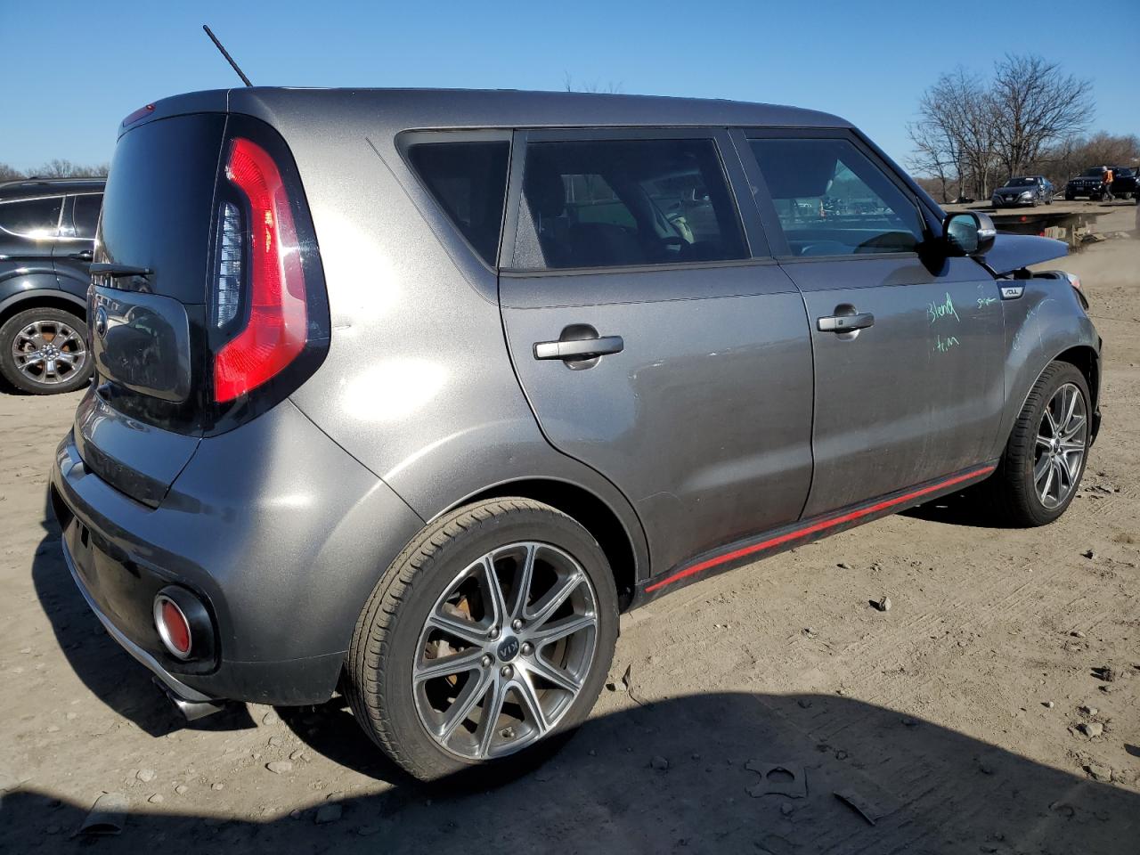 Photo 2 VIN: KNDJX3AA8J7523879 - KIA SOUL 