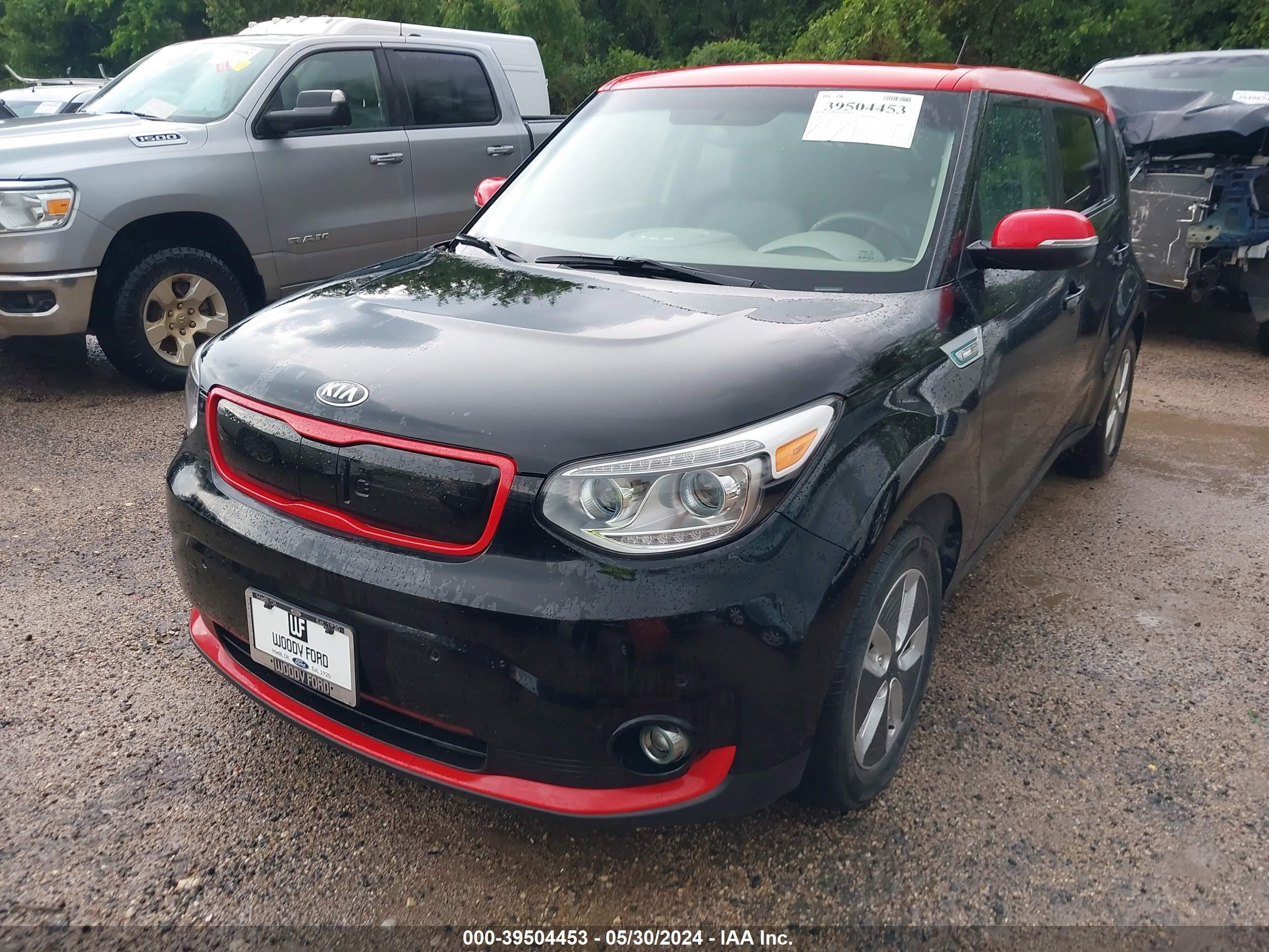 Photo 1 VIN: KNDJX3AE1H7025147 - KIA SOUL EV 