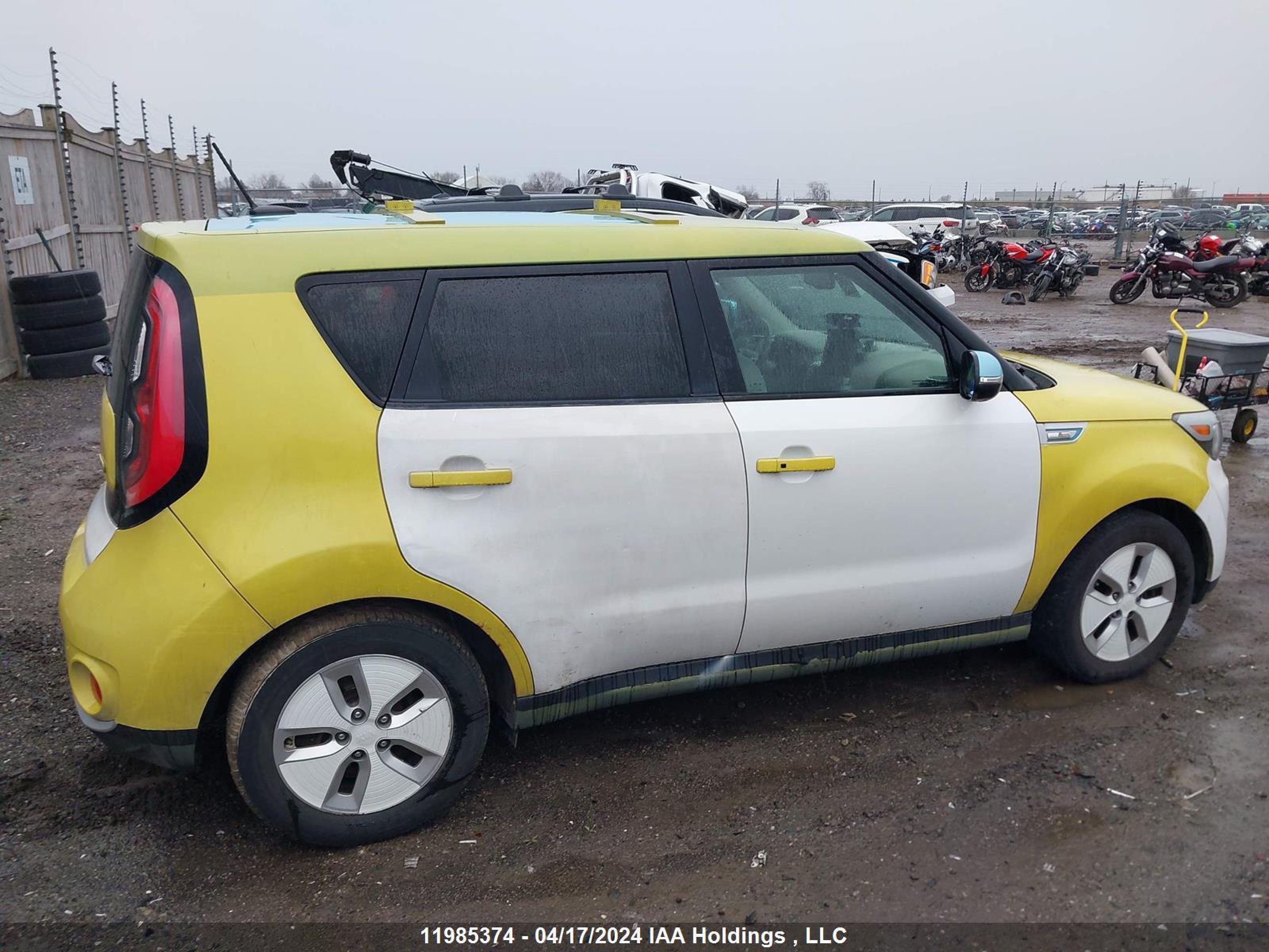 Photo 12 VIN: KNDJX3AE3G7012057 - KIA SOUL EV 