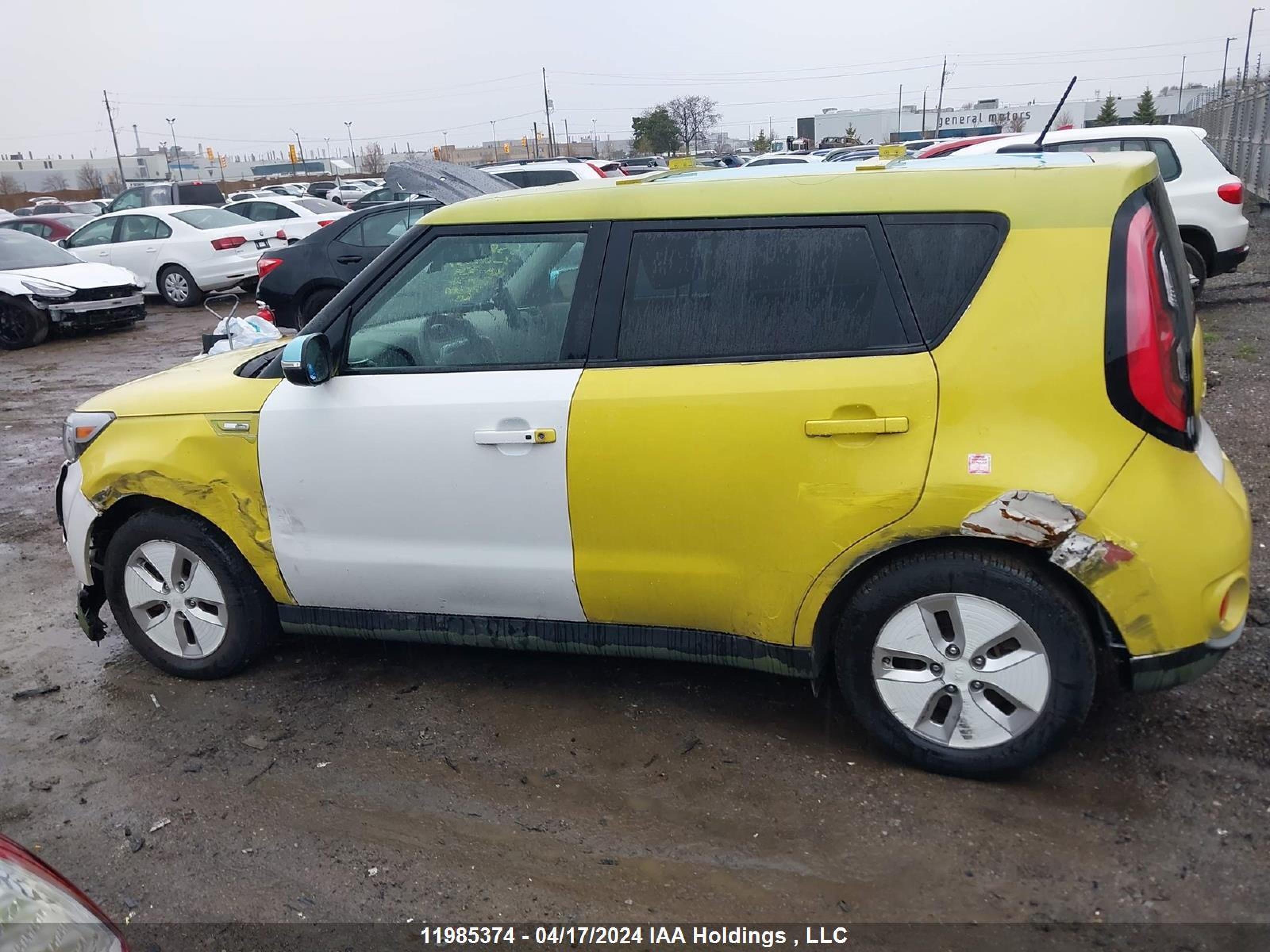 Photo 13 VIN: KNDJX3AE3G7012057 - KIA SOUL EV 