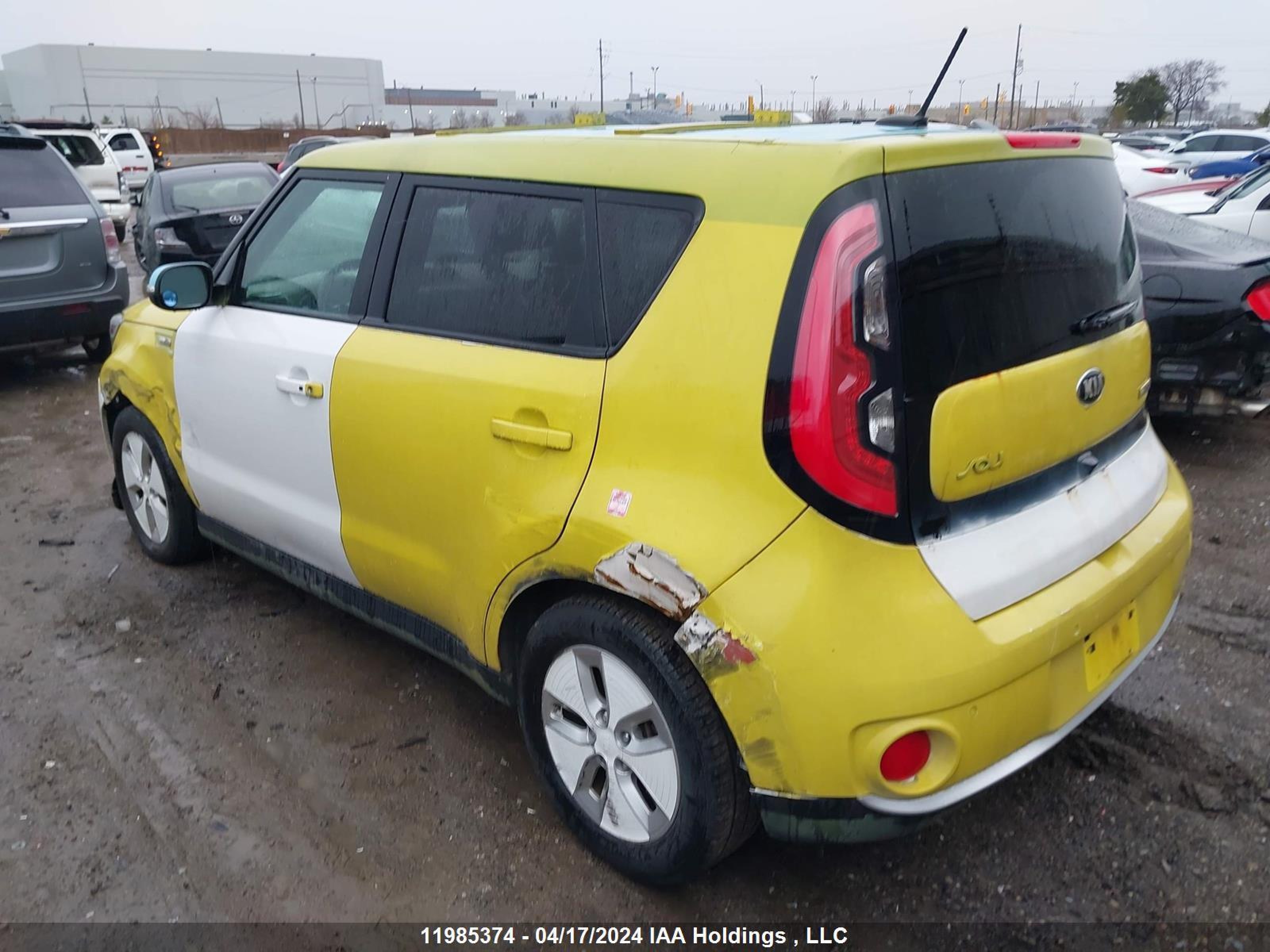 Photo 2 VIN: KNDJX3AE3G7012057 - KIA SOUL EV 