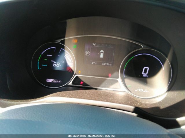 Photo 6 VIN: KNDJX3AE3G7013287 - KIA SOUL EV 