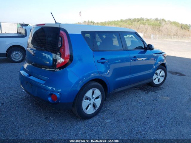 Photo 3 VIN: KNDJX3AEXF7003063 - KIA SOUL EV 