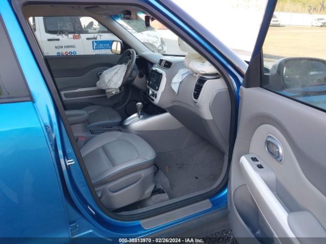 Photo 4 VIN: KNDJX3AEXF7003063 - KIA SOUL EV 