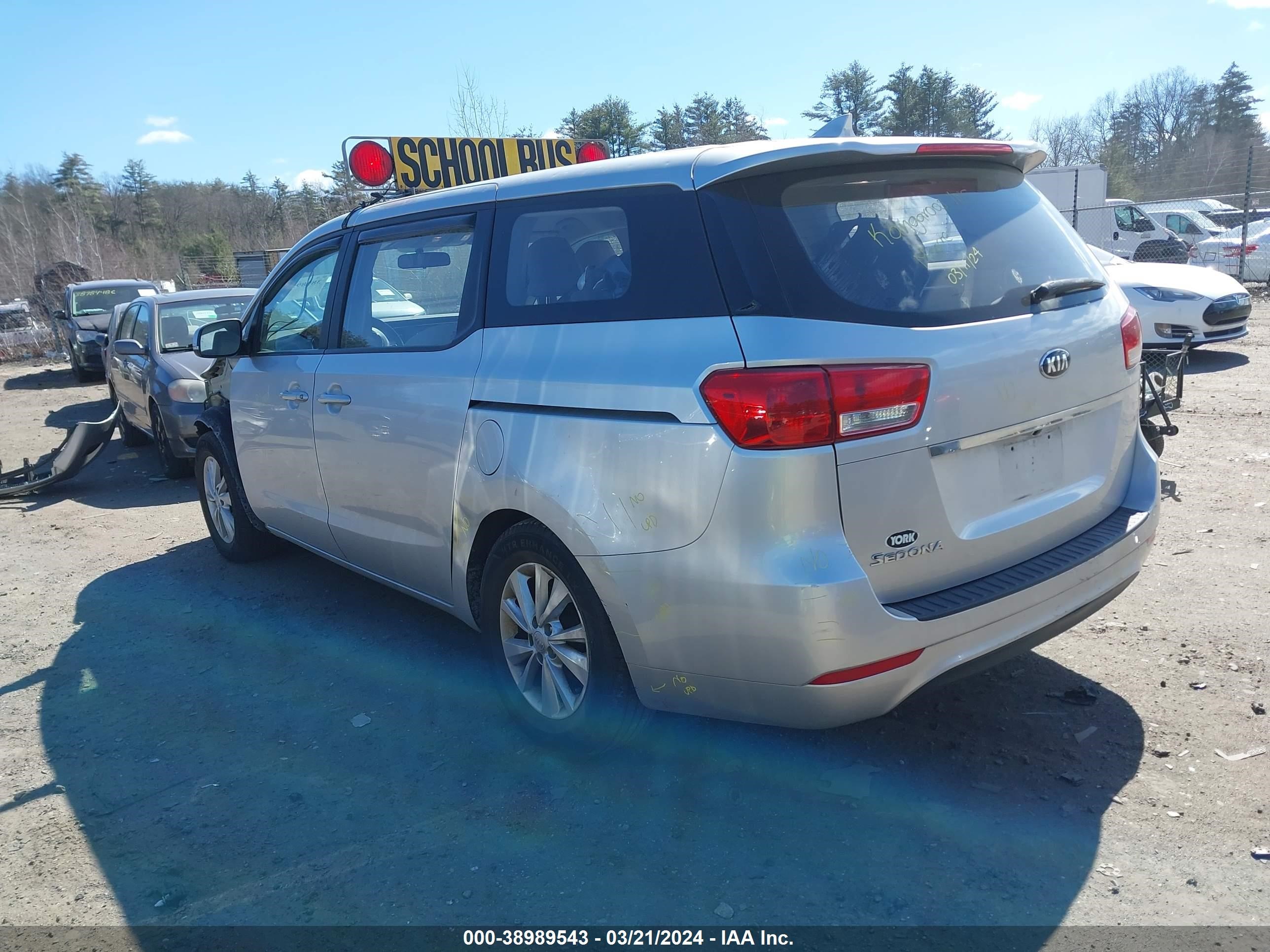 Photo 2 VIN: KNDMA5C16G6173092 - KIA SEDONA 