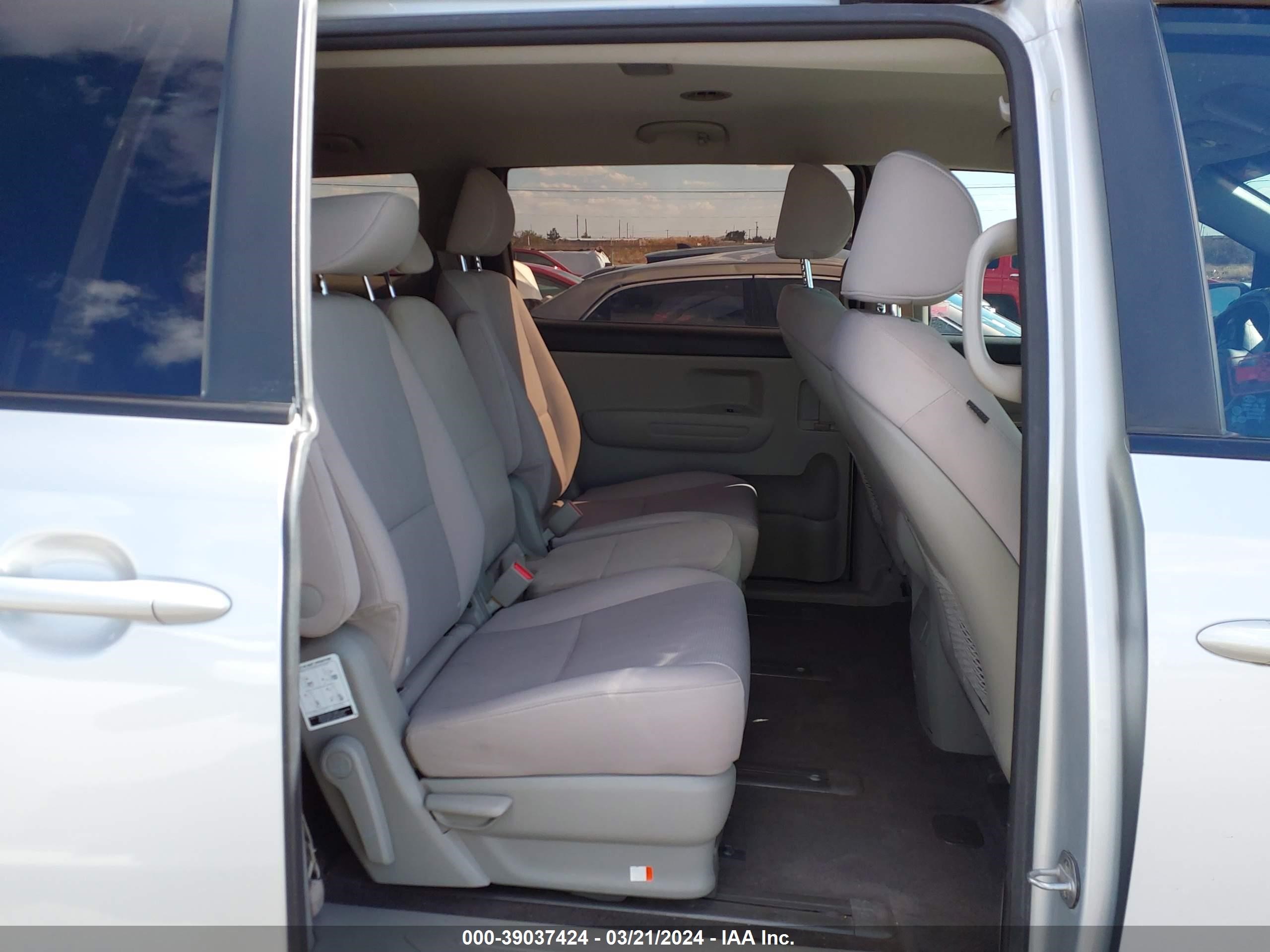 Photo 7 VIN: KNDMA5C18K6511410 - KIA SEDONA 