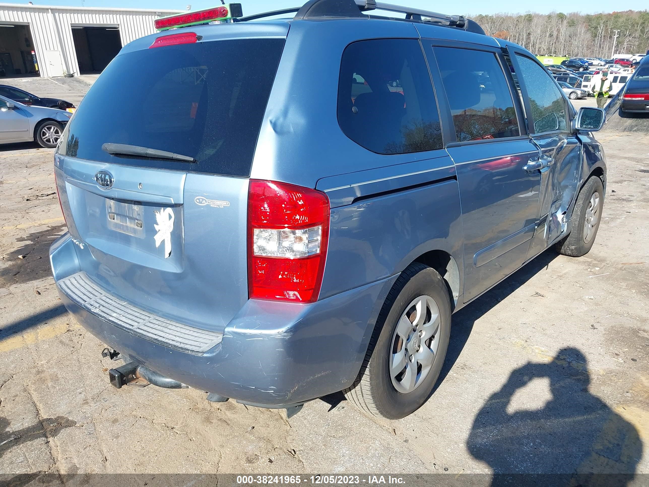 Photo 3 VIN: KNDMB133286247472 - KIA SEDONA 