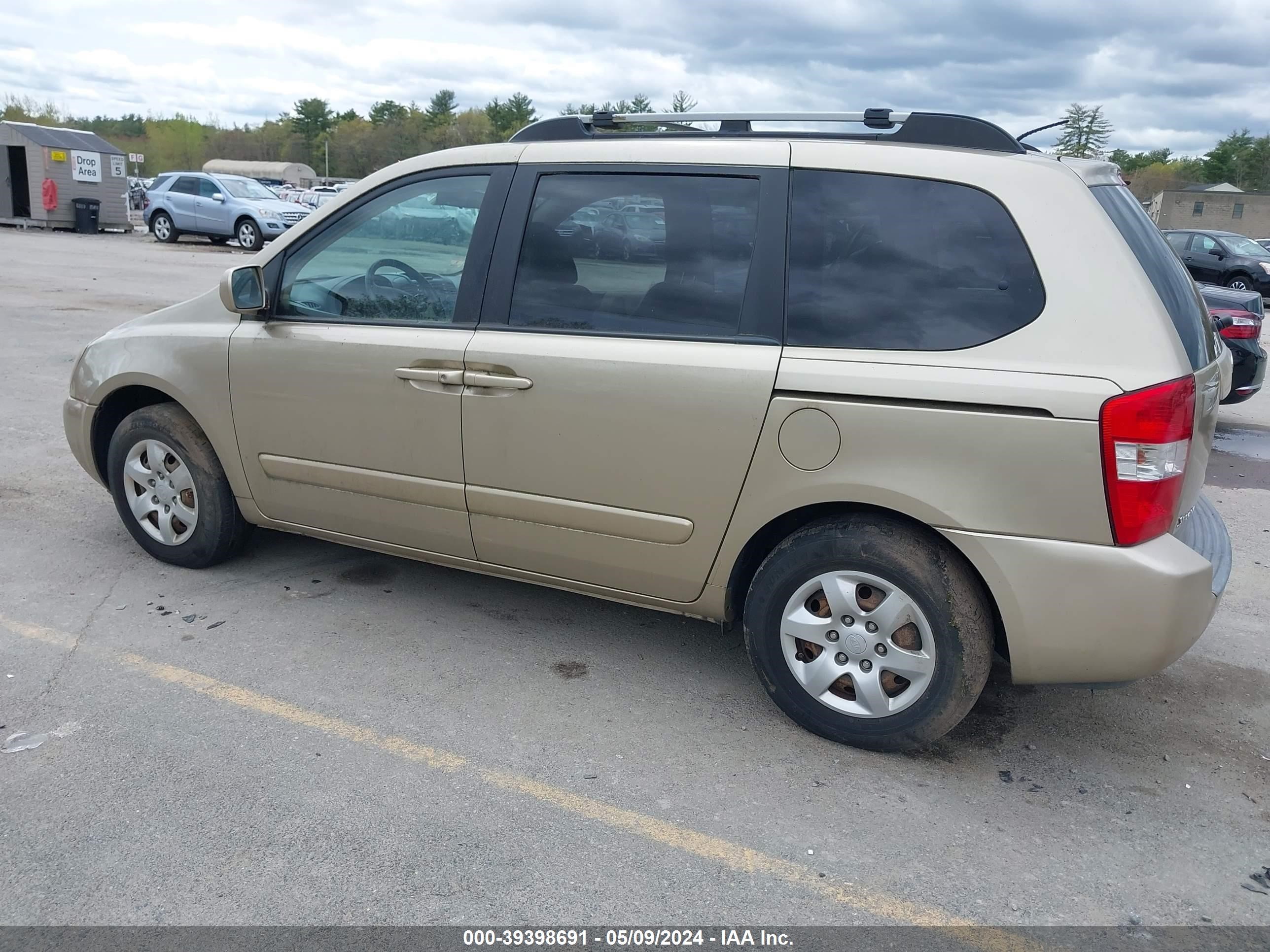 Photo 2 VIN: KNDMB133376124956 - KIA SEDONA 