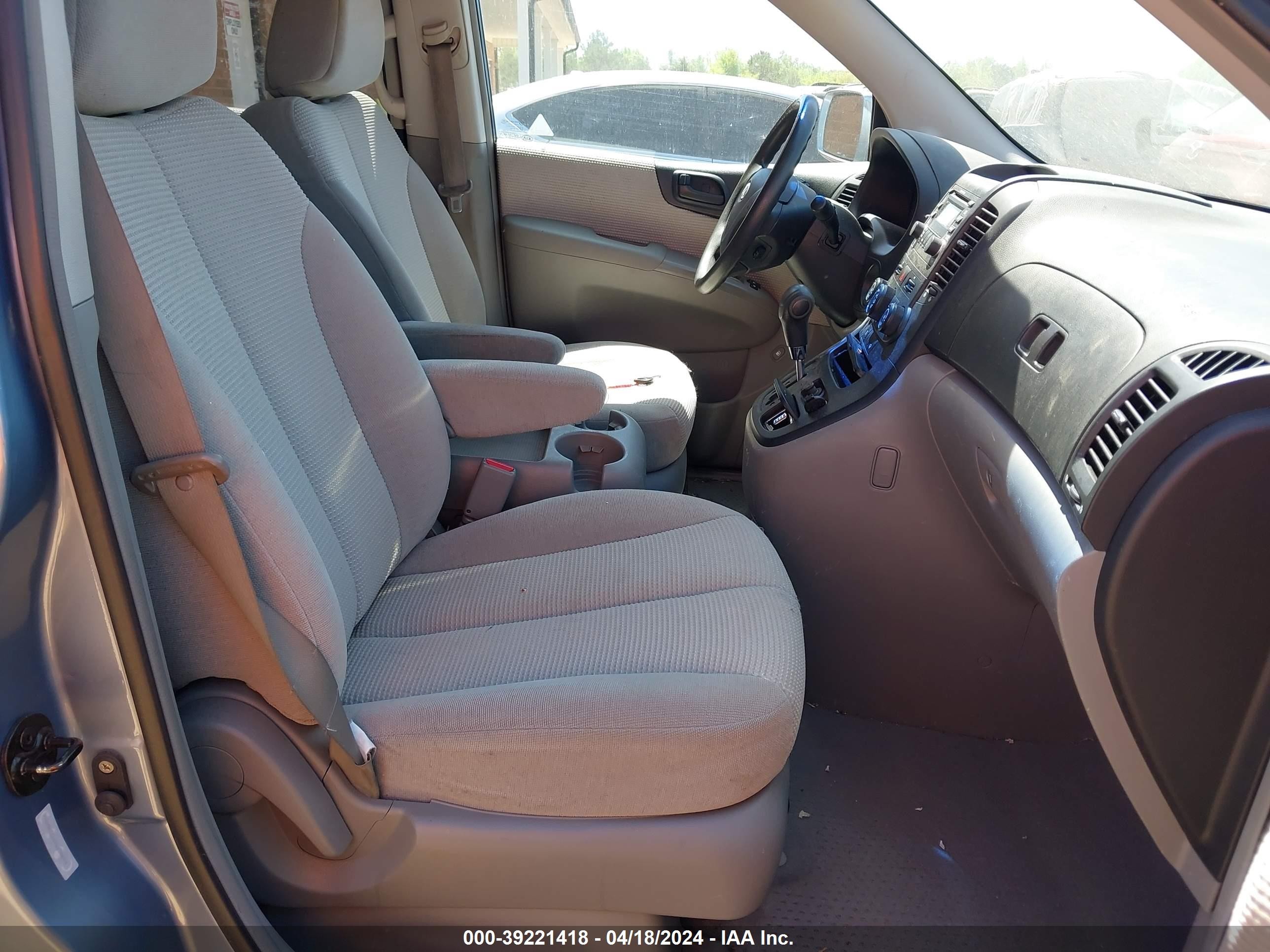 Photo 4 VIN: KNDMB133676130654 - KIA SEDONA 