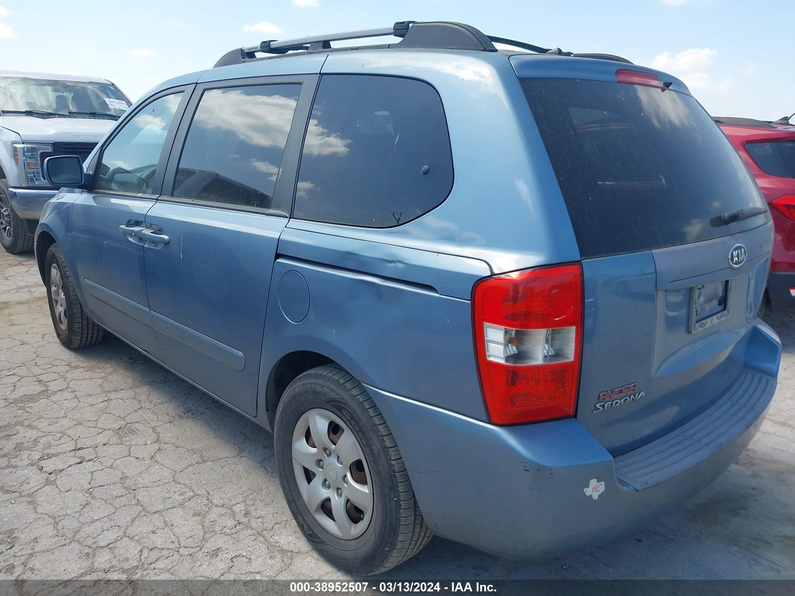 Photo 2 VIN: KNDMB133X76134562 - KIA SEDONA 