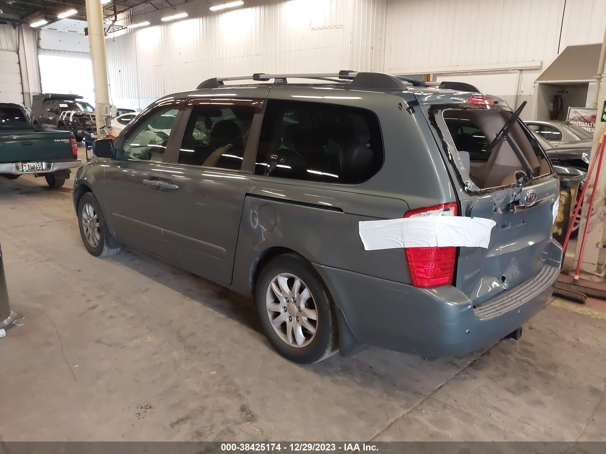 Photo 2 VIN: KNDMB233066032482 - KIA SEDONA 