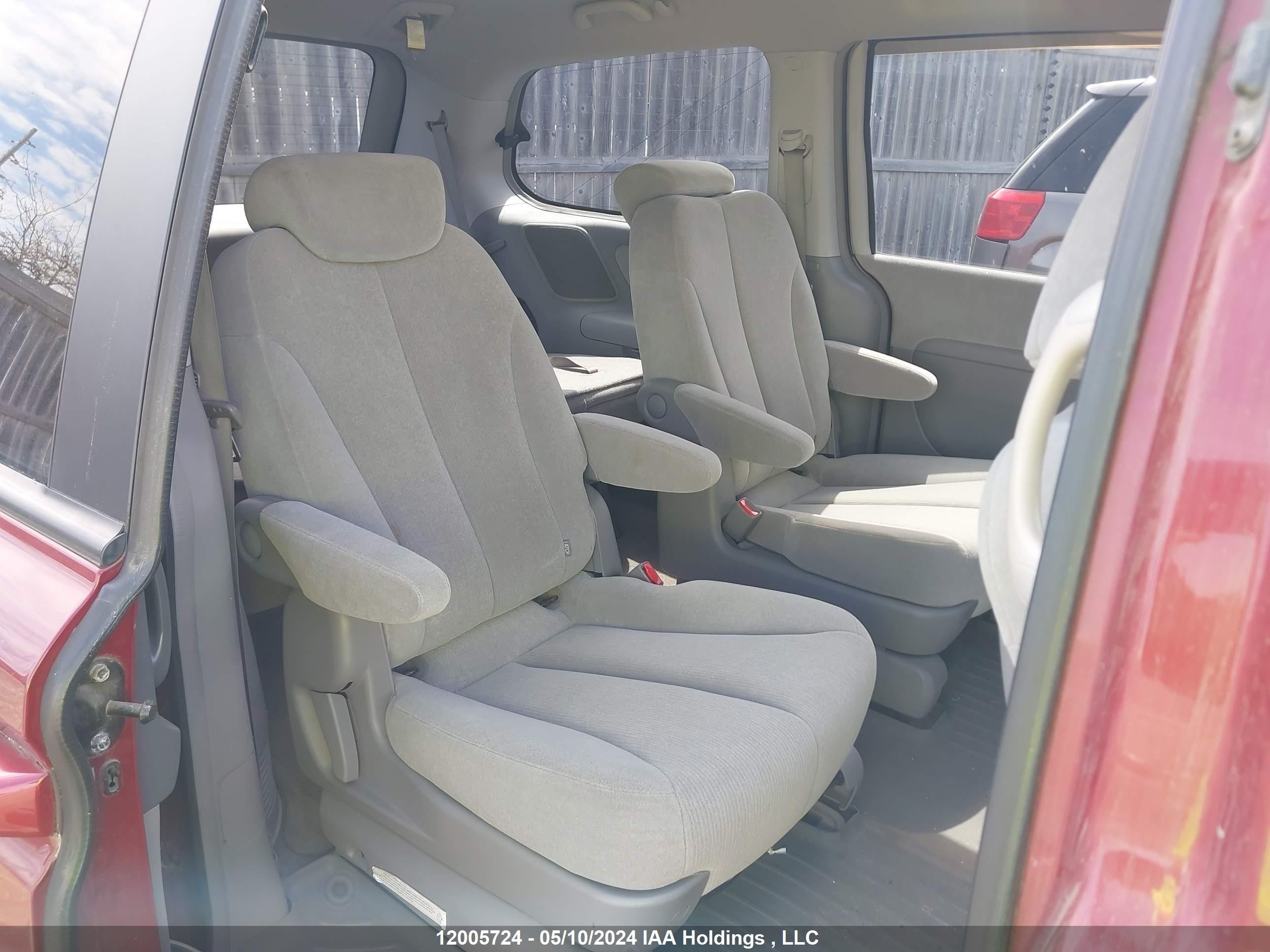 Photo 7 VIN: KNDMB233276185141 - KIA SEDONA 