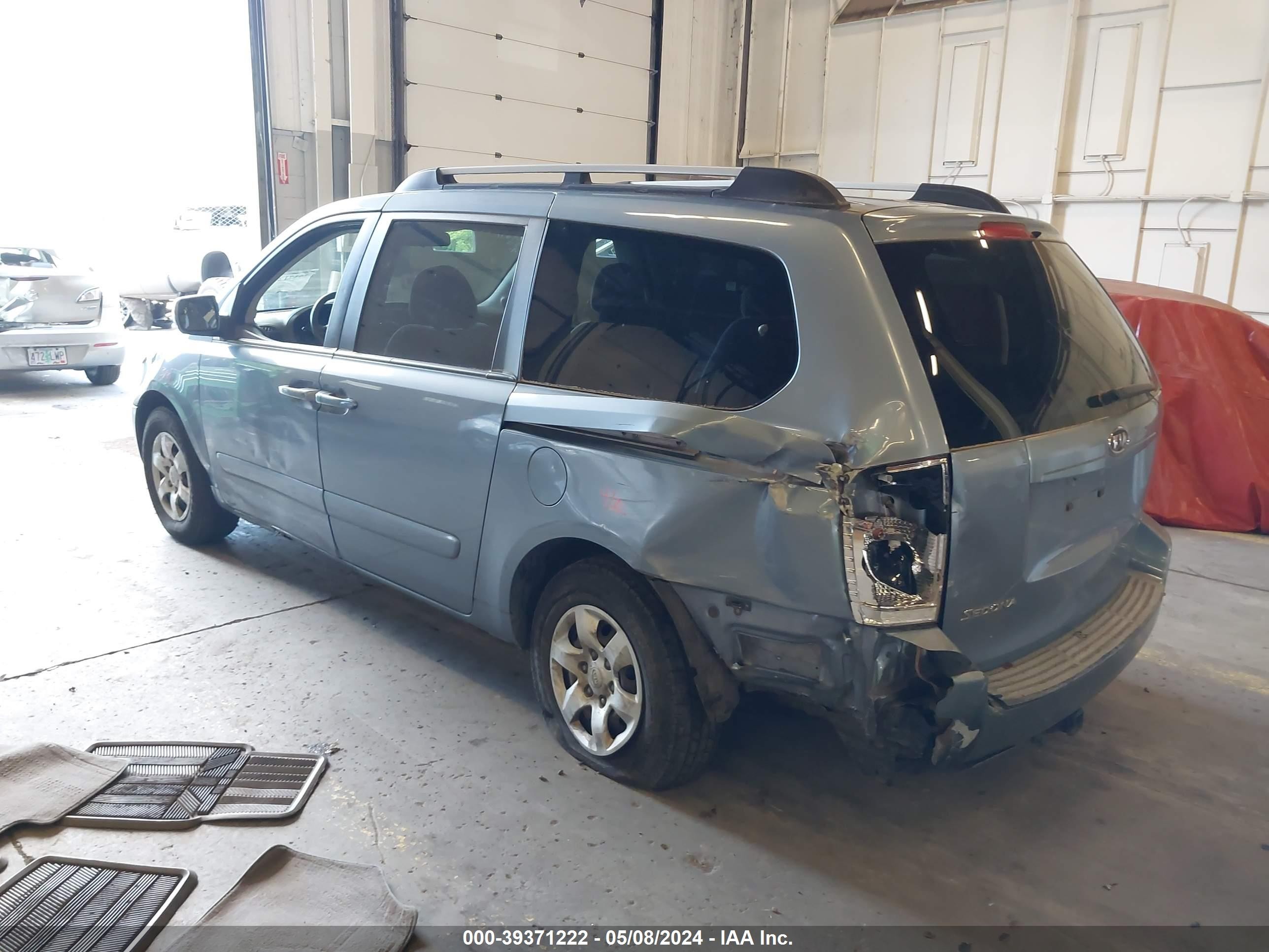 Photo 2 VIN: KNDMB233286218155 - KIA SEDONA 