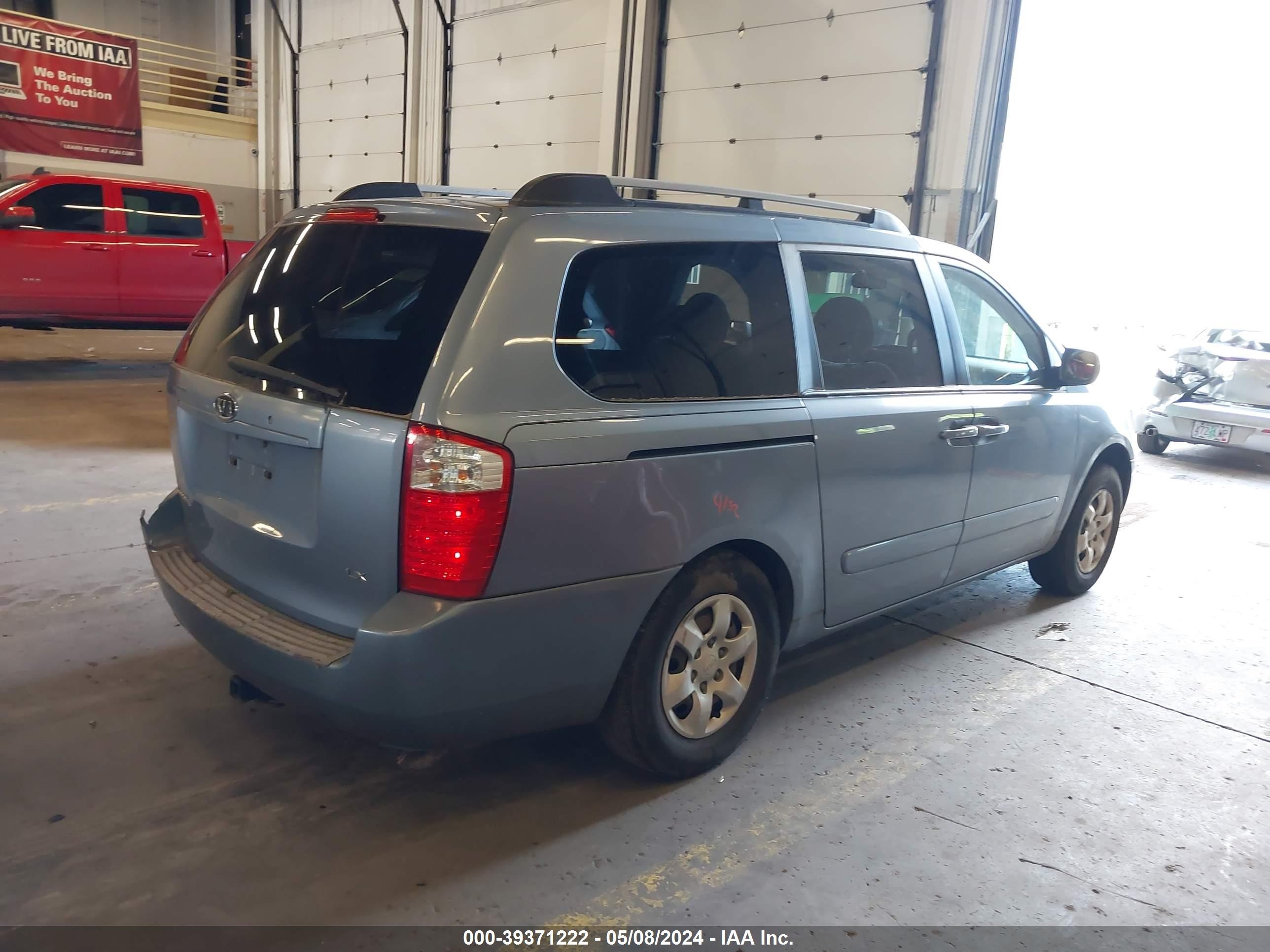 Photo 3 VIN: KNDMB233286218155 - KIA SEDONA 