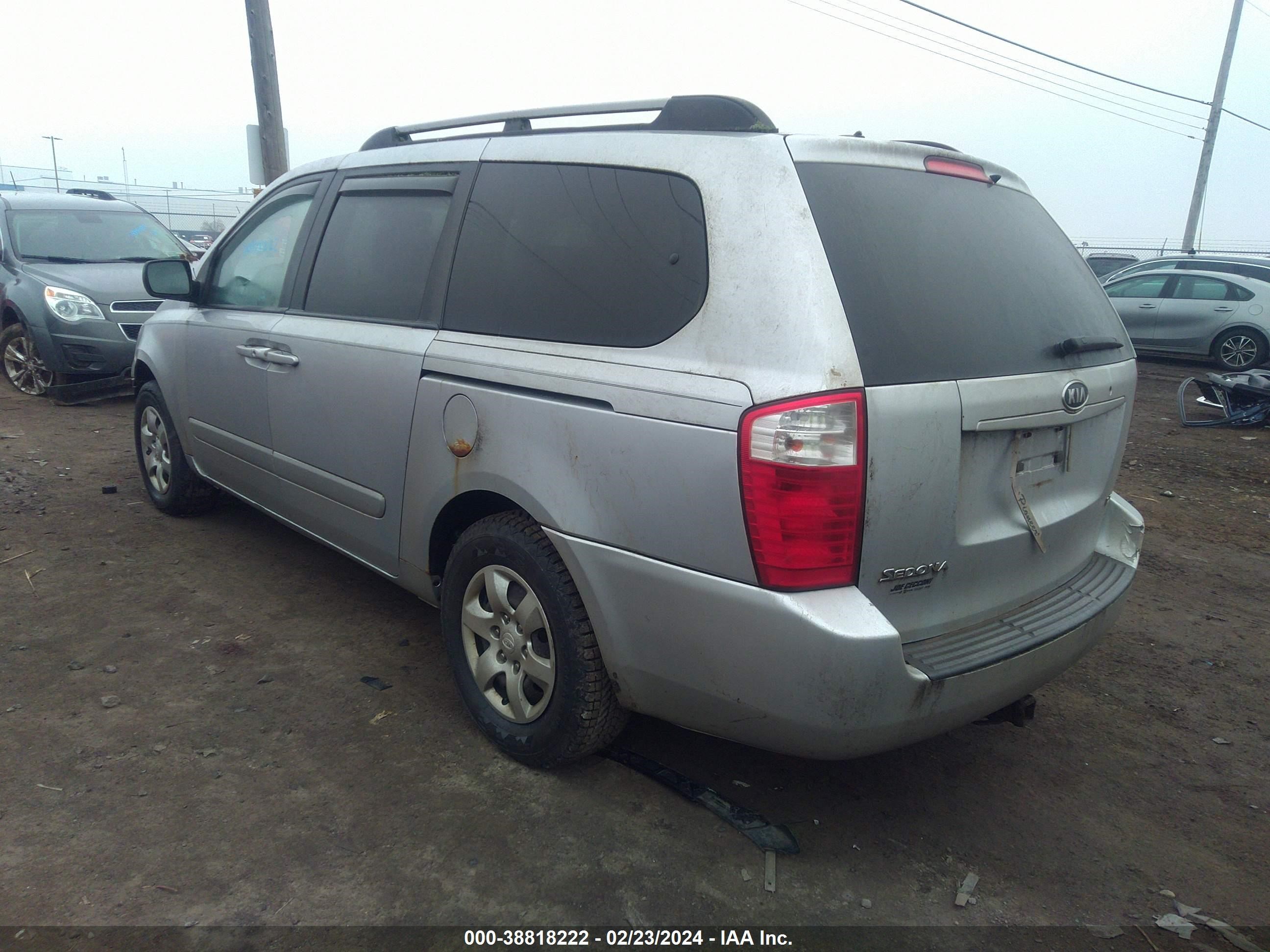 Photo 2 VIN: KNDMB233296272198 - KIA SEDONA 