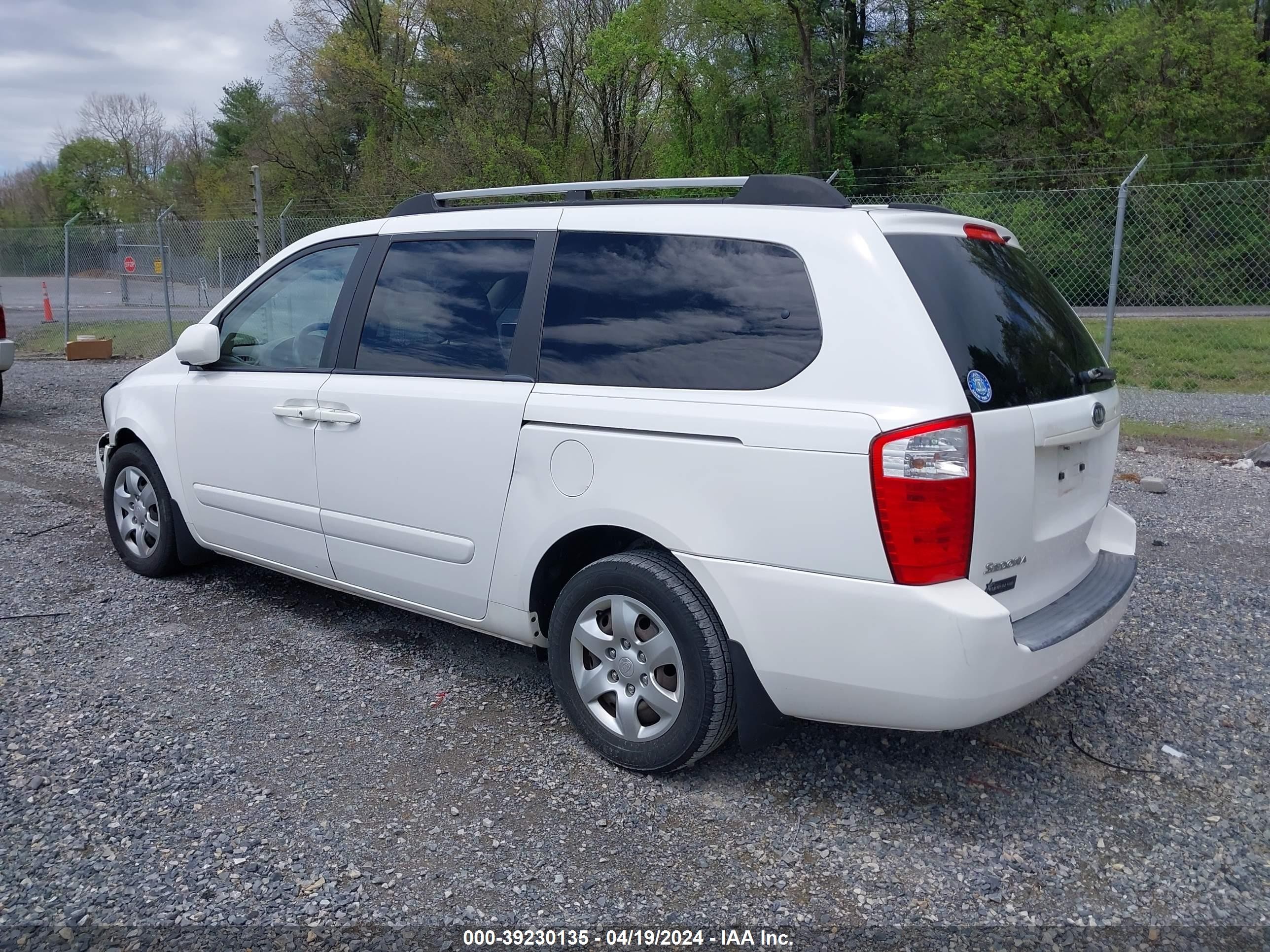 Photo 2 VIN: KNDMB233376178537 - KIA SEDONA 