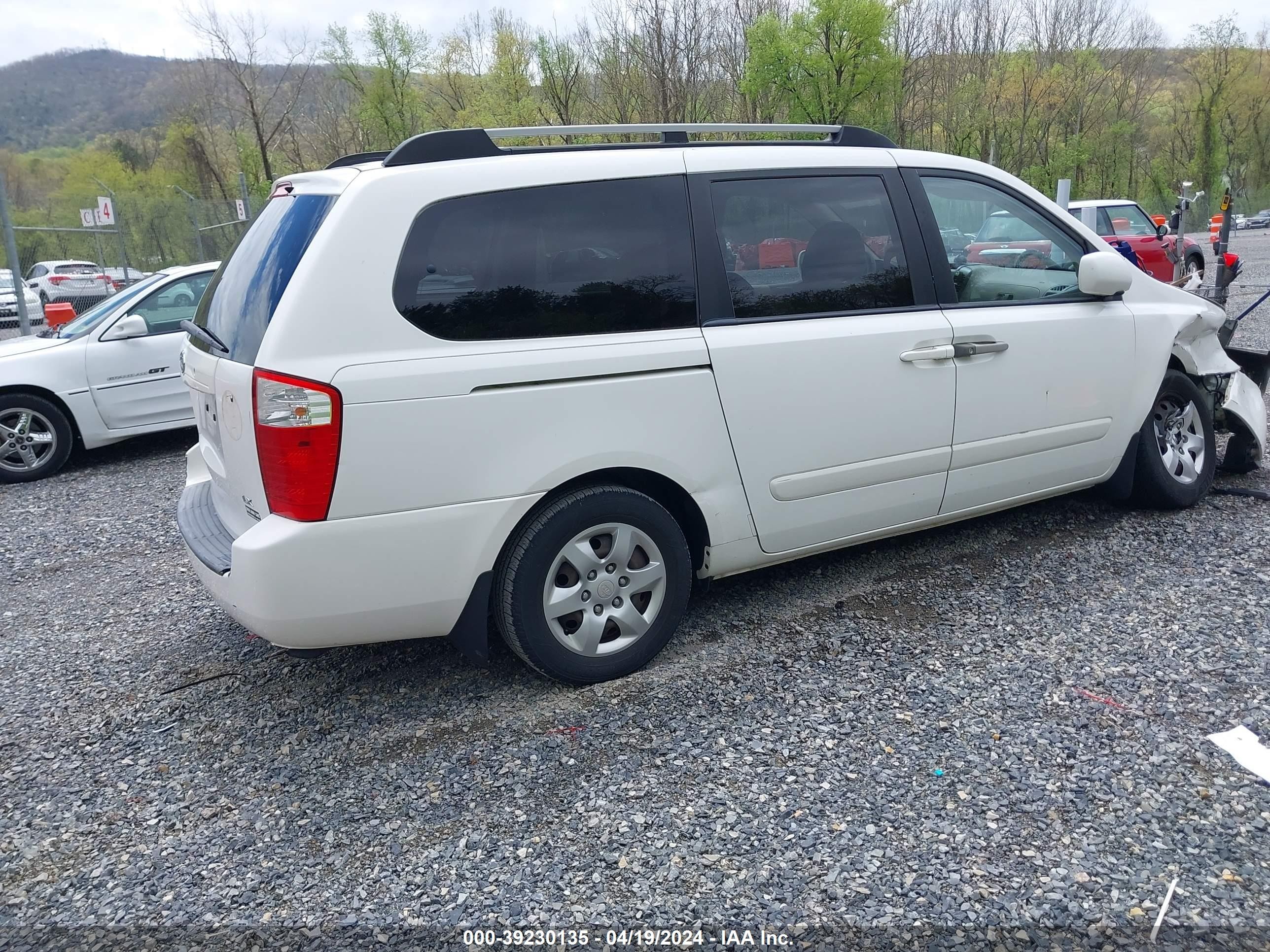 Photo 3 VIN: KNDMB233376178537 - KIA SEDONA 