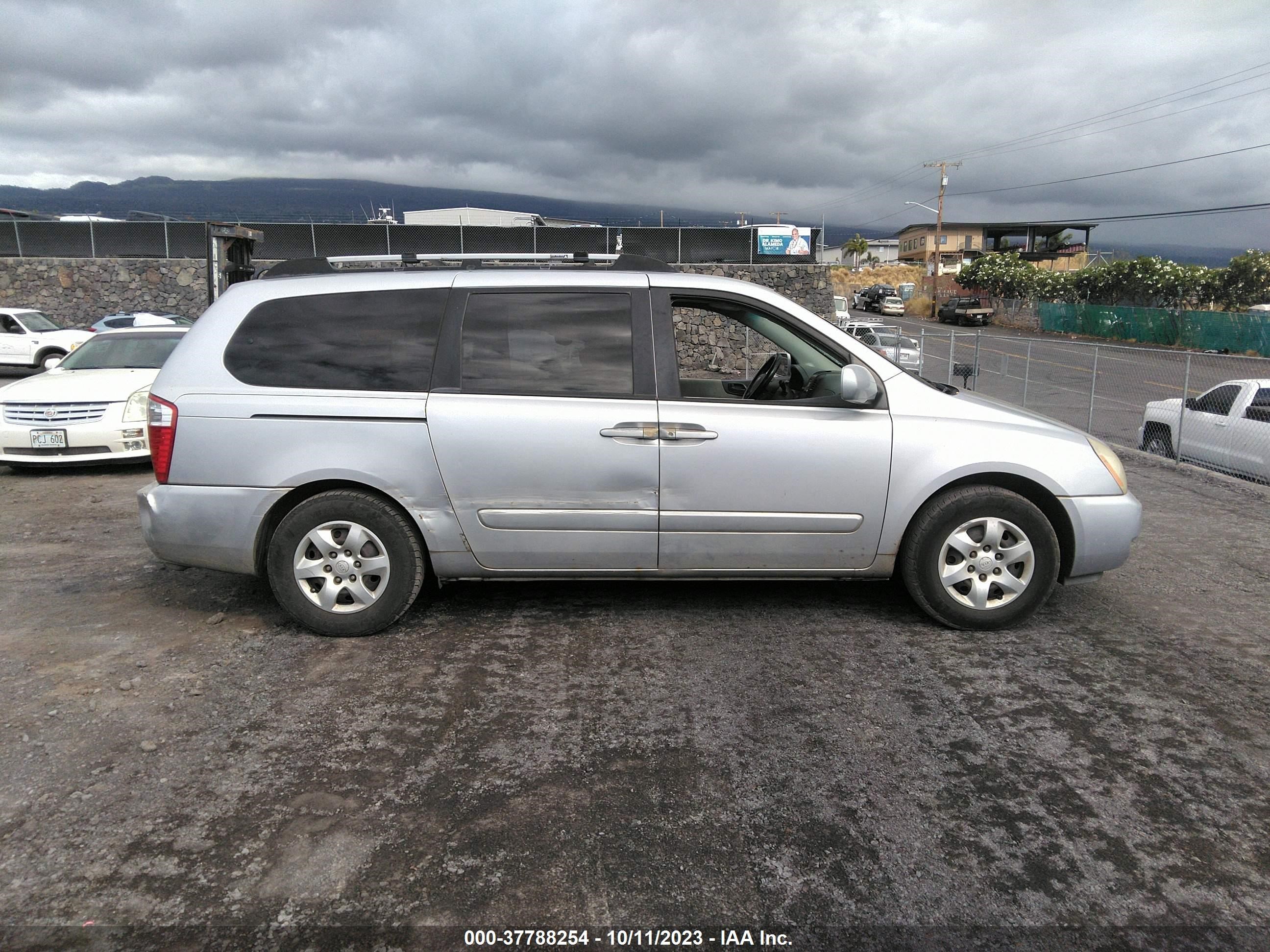 Photo 12 VIN: KNDMB233476168437 - KIA SEDONA 