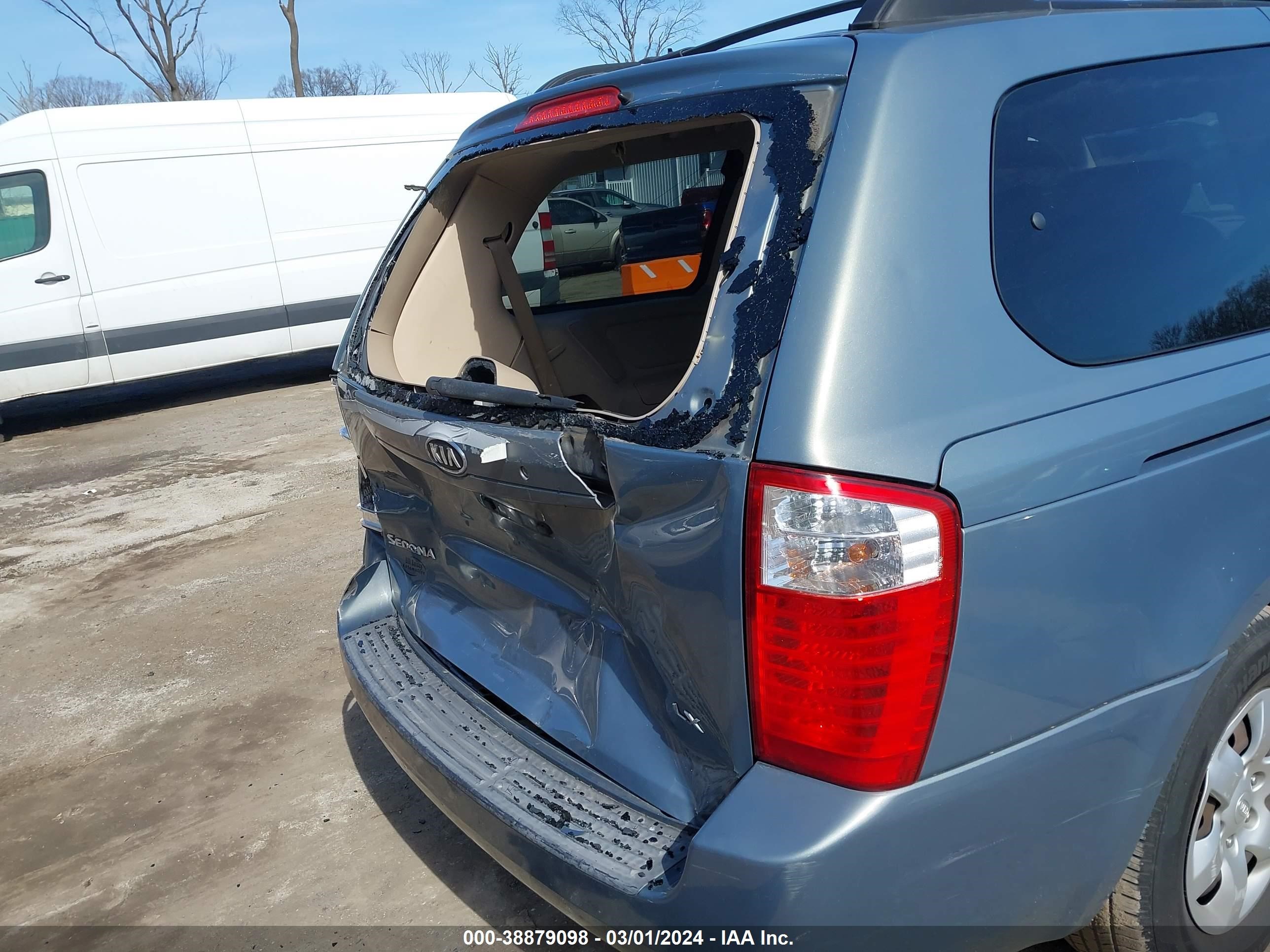 Photo 11 VIN: KNDMB233586239324 - KIA SEDONA 