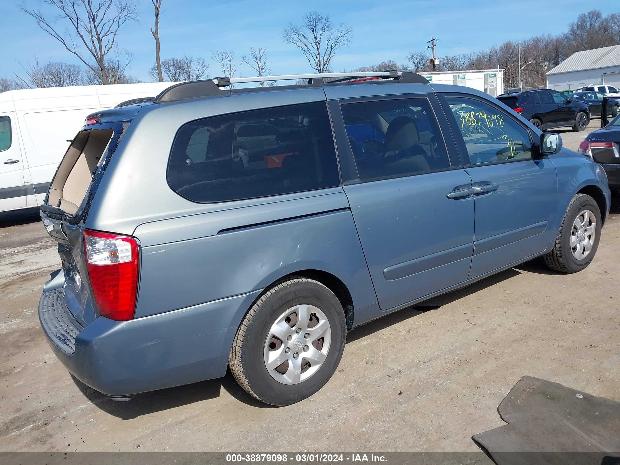 Photo 3 VIN: KNDMB233586239324 - KIA SEDONA 