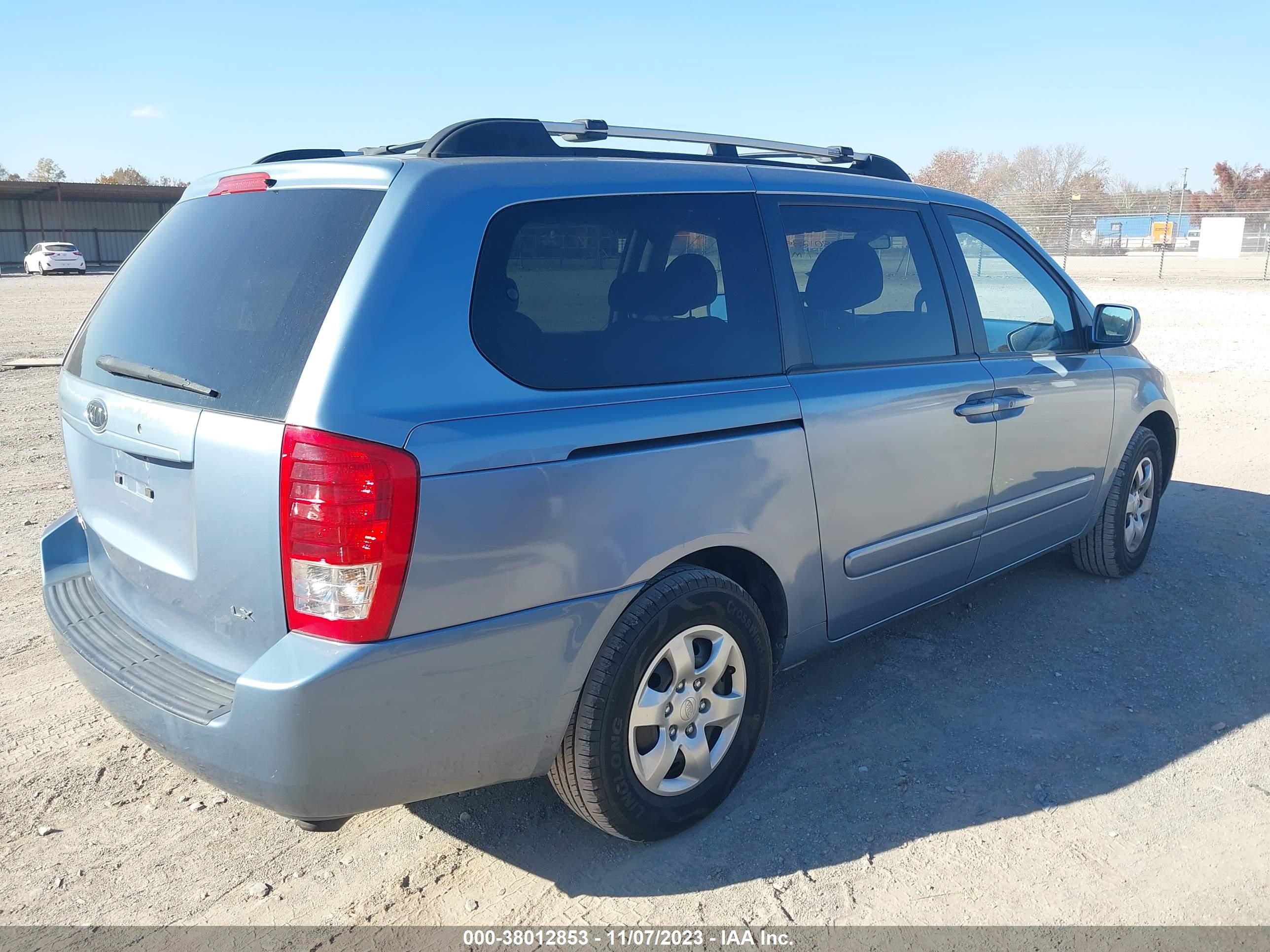 Photo 3 VIN: KNDMB233686266600 - KIA SEDONA 