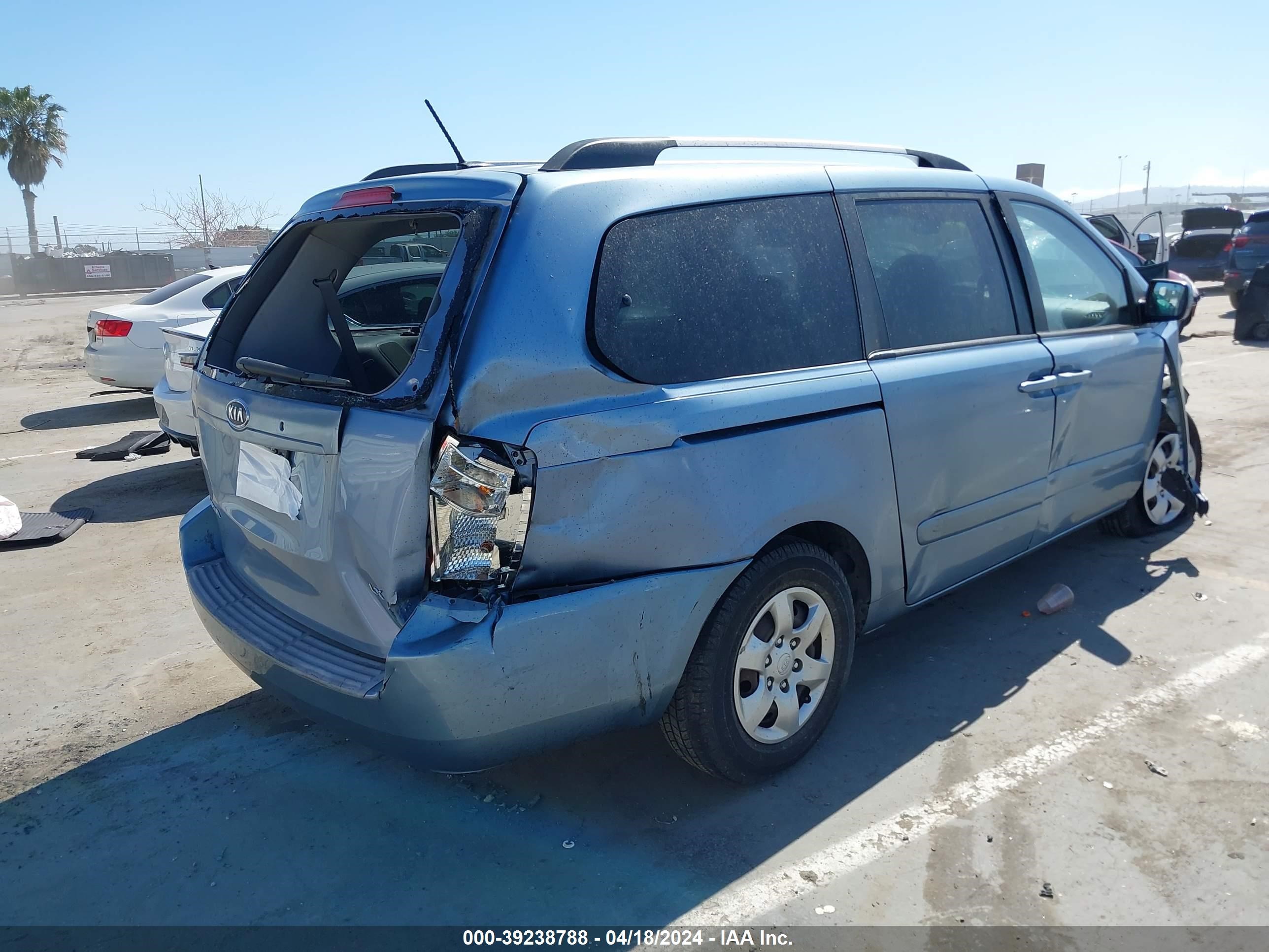 Photo 3 VIN: KNDMB233696300424 - KIA SEDONA 