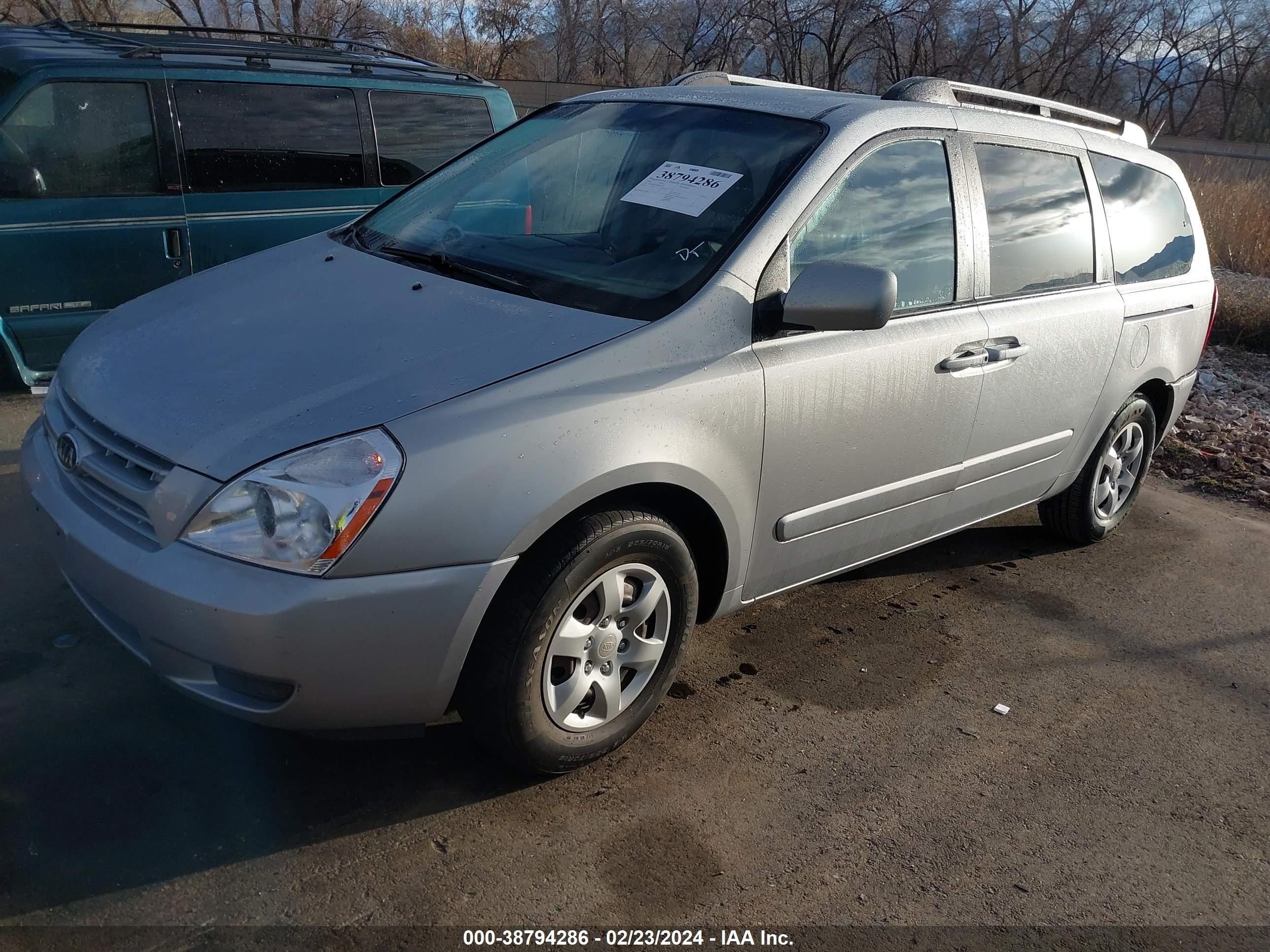 Photo 1 VIN: KNDMB233866033301 - KIA SEDONA 