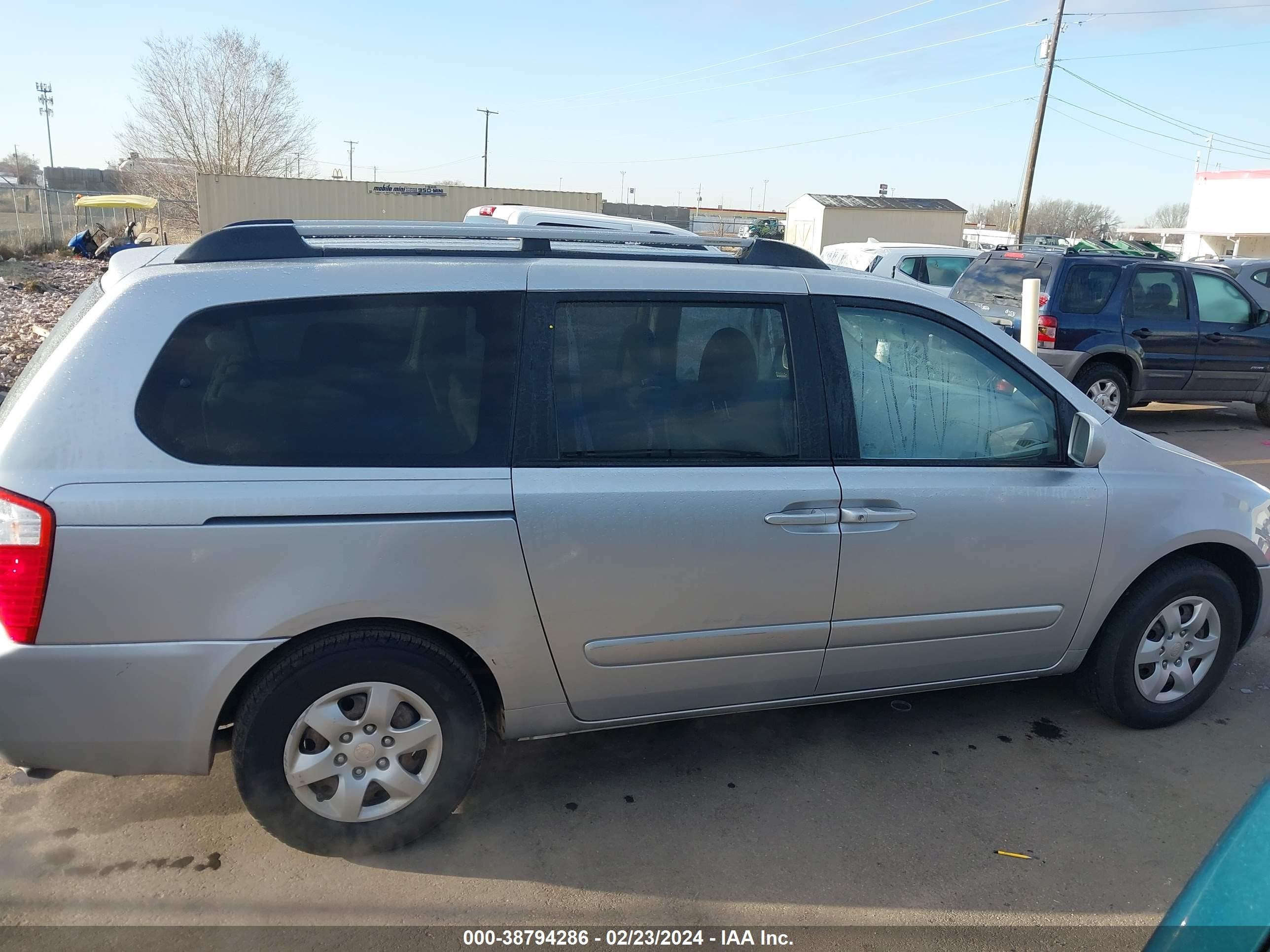 Photo 12 VIN: KNDMB233866033301 - KIA SEDONA 