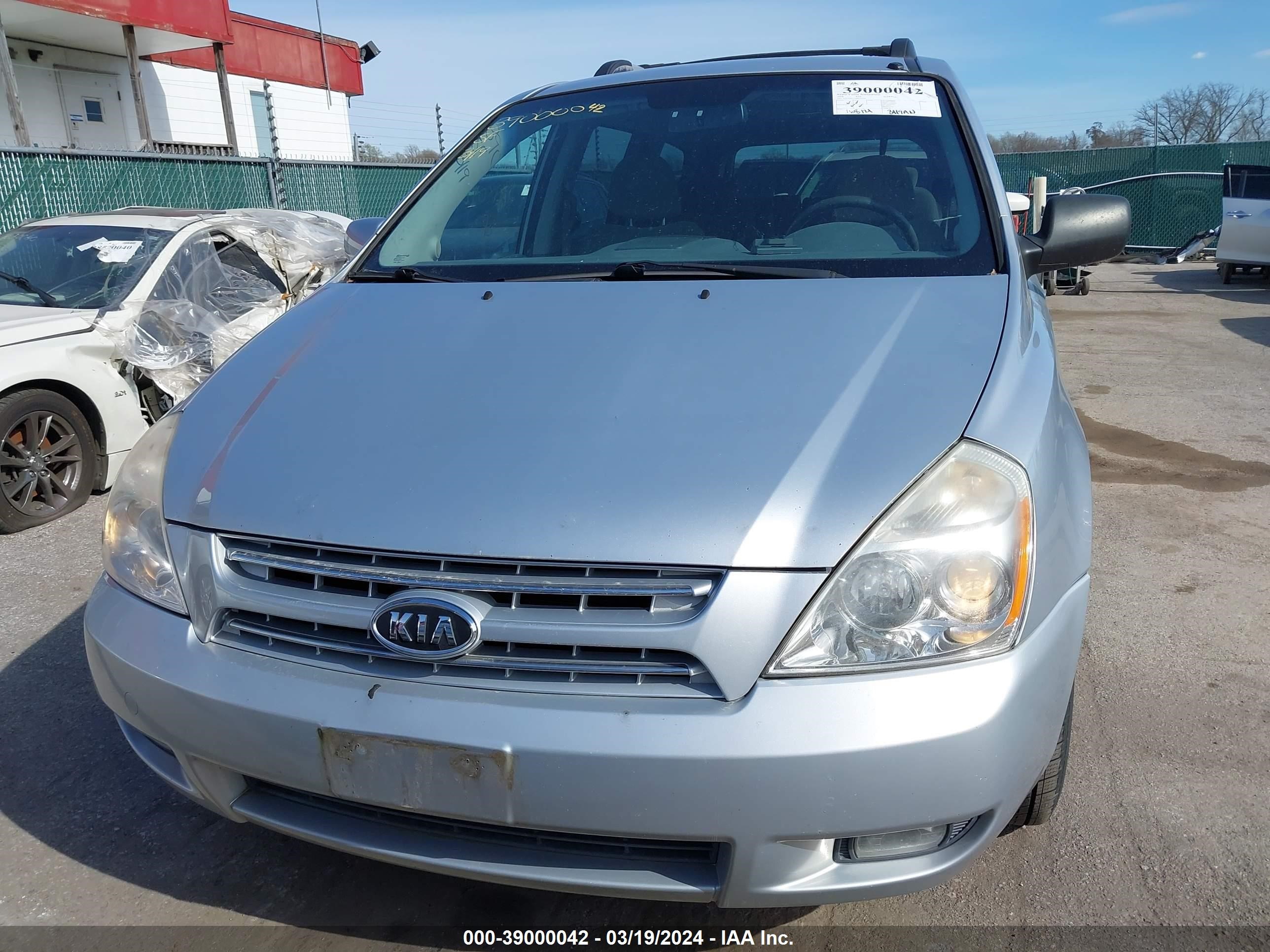 Photo 11 VIN: KNDMB233886267649 - KIA SEDONA 