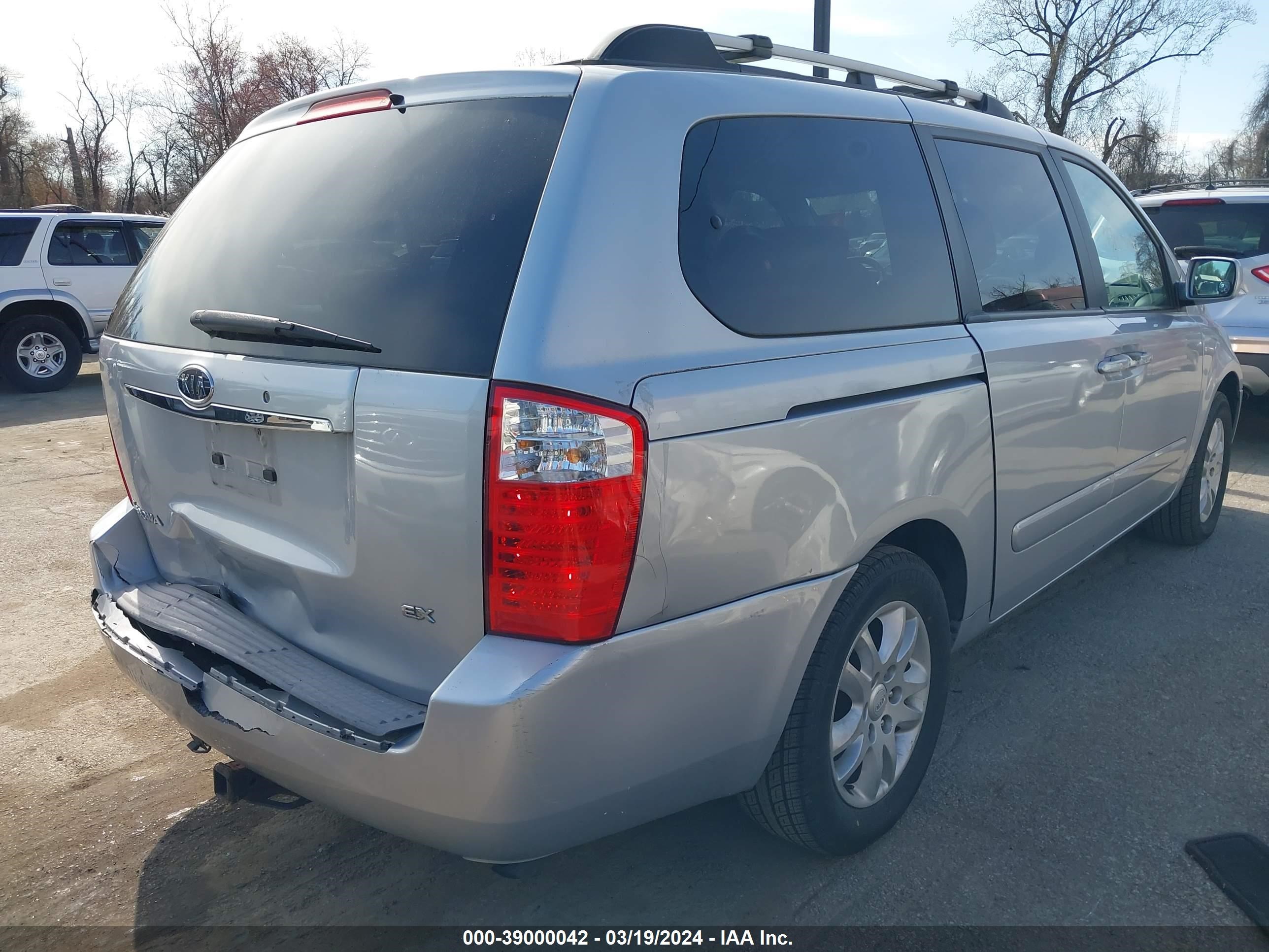 Photo 16 VIN: KNDMB233886267649 - KIA SEDONA 