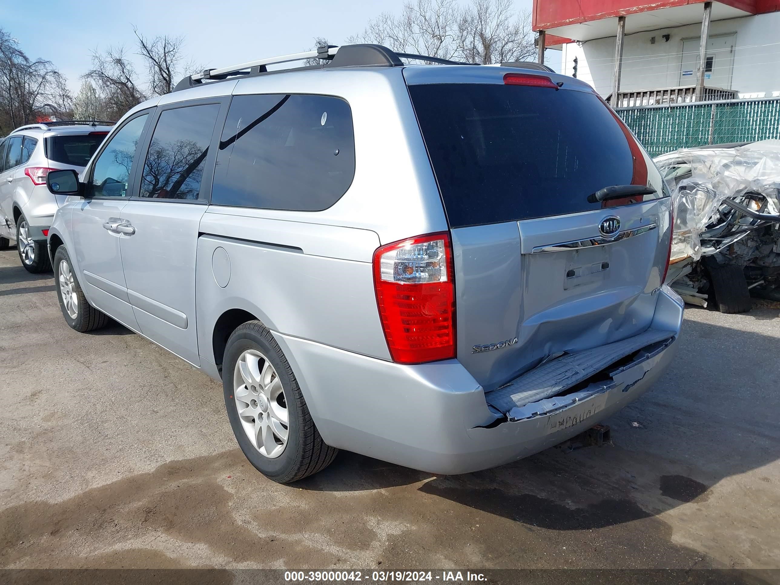 Photo 2 VIN: KNDMB233886267649 - KIA SEDONA 