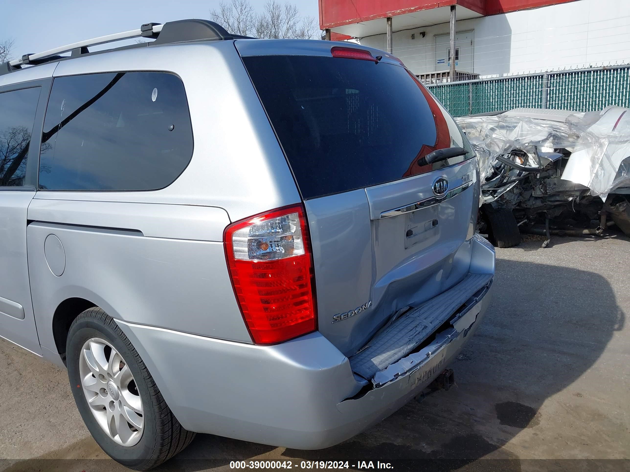 Photo 5 VIN: KNDMB233886267649 - KIA SEDONA 